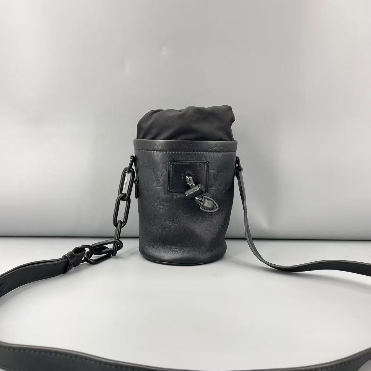 Louis Vuitton - Other - Grained leather - Black - (Mini)