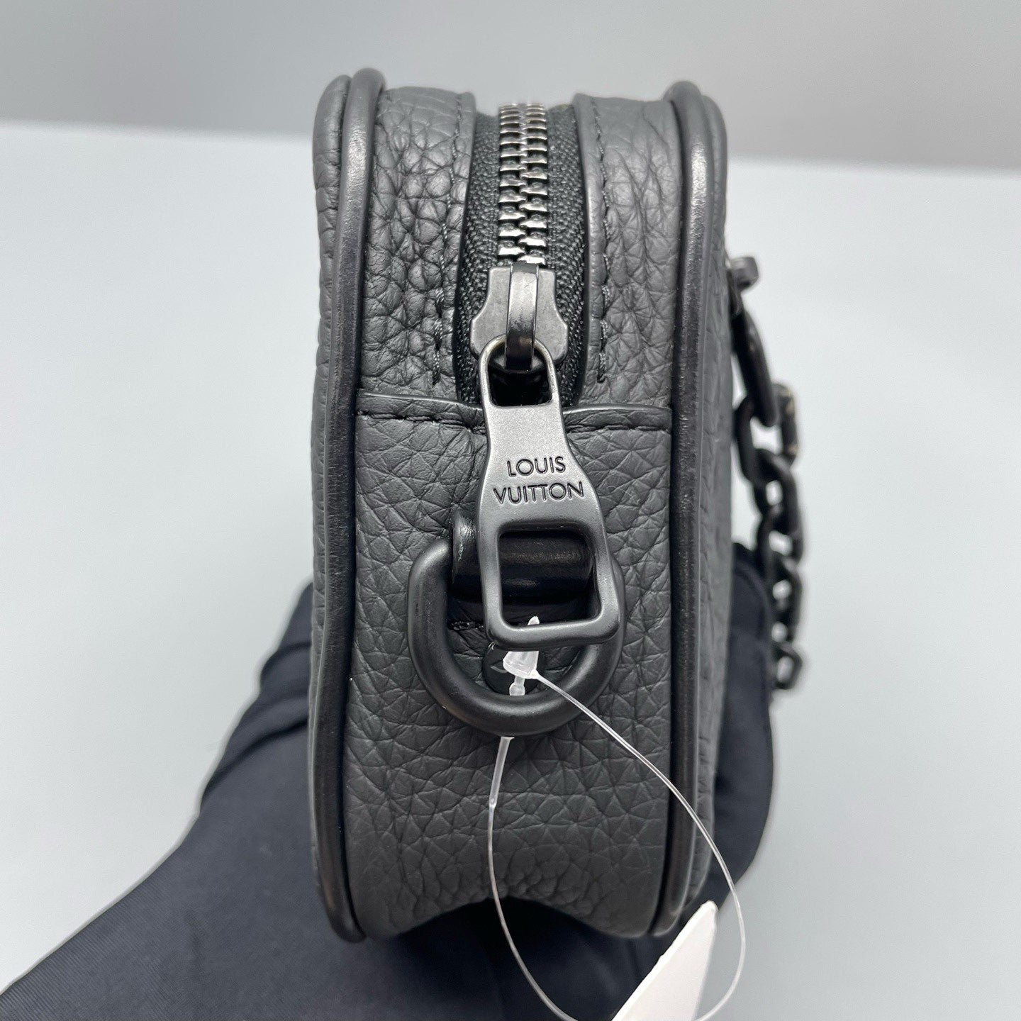 Louis Vuitton - Other - Grained leather - Black - (mini)