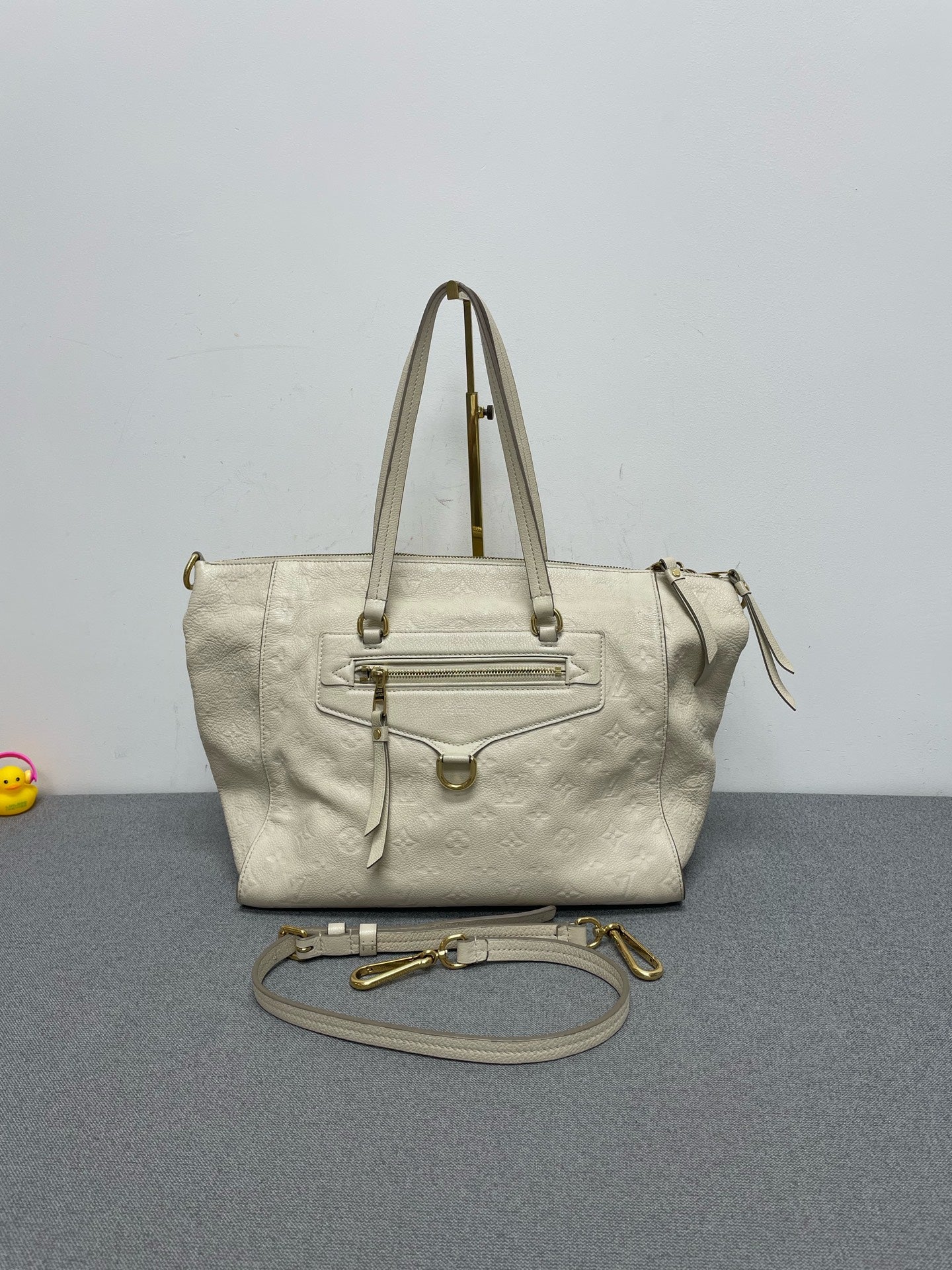 Louis Vuitton - Other - Leather - Beige - (medium)