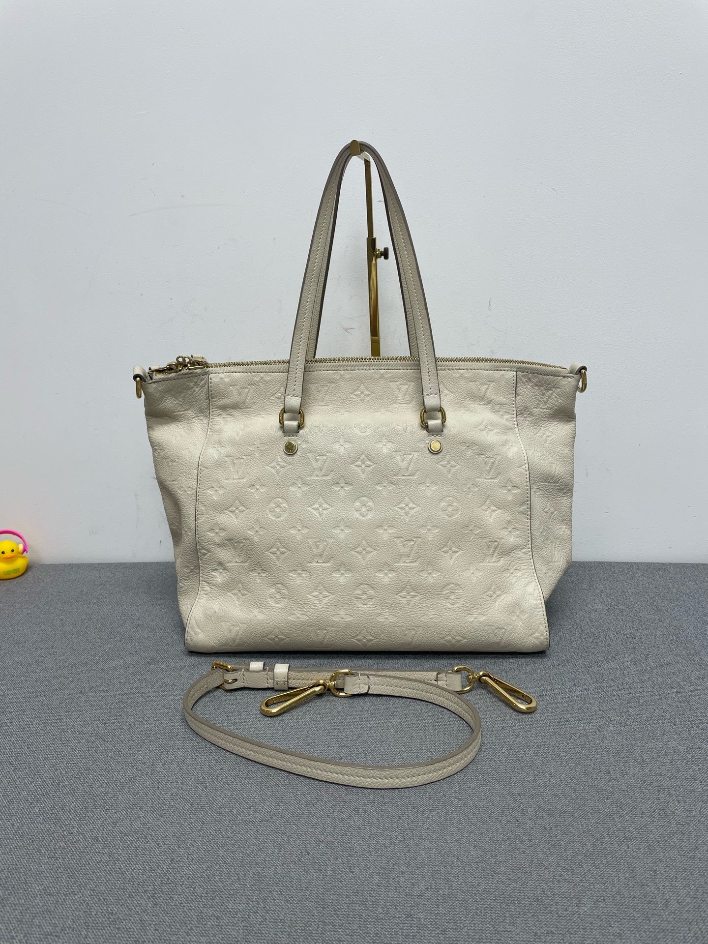 Louis Vuitton - Other - Leather - Beige - (medium)