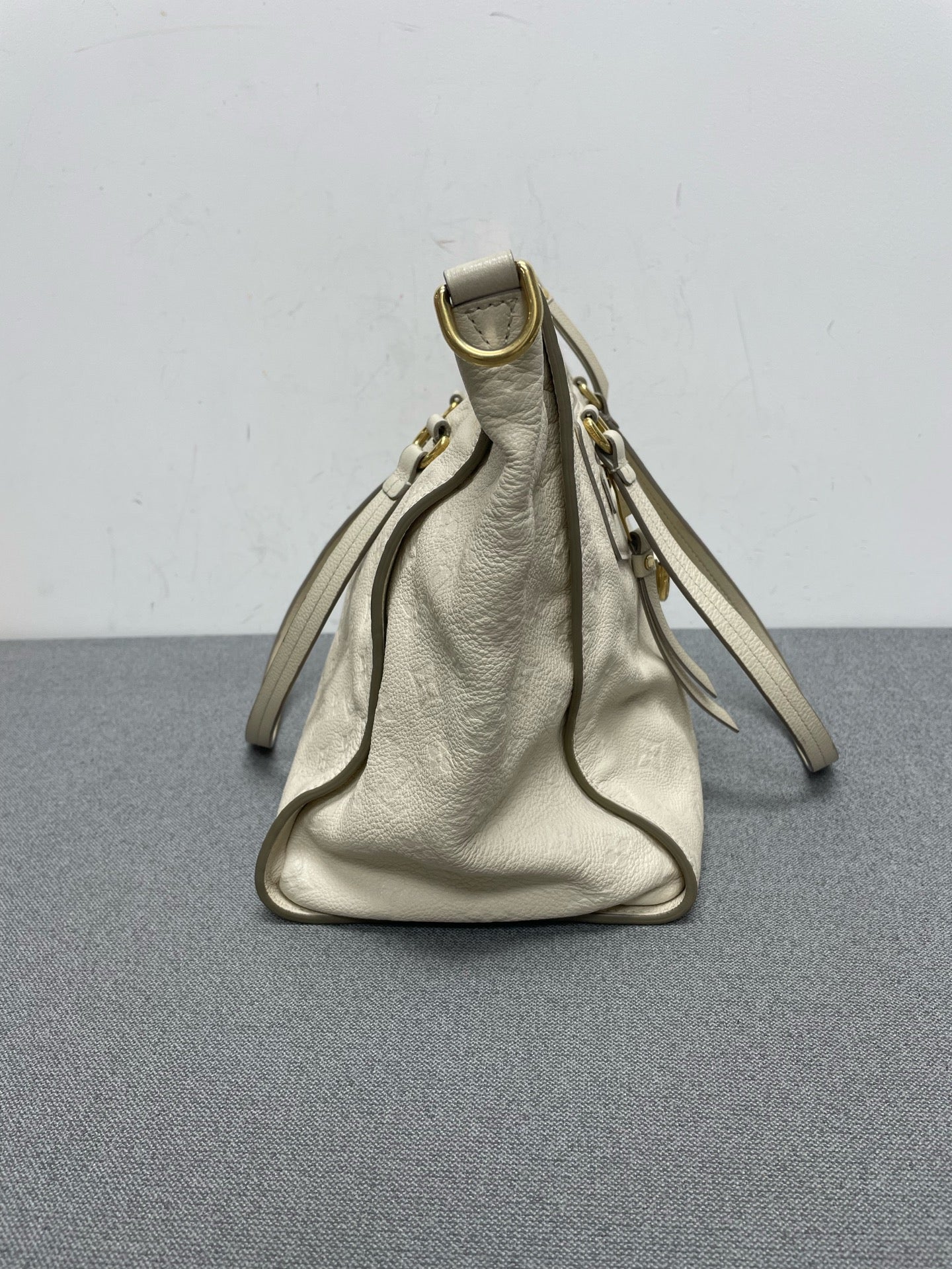 Louis Vuitton - Other - Leather - Beige - (medium)