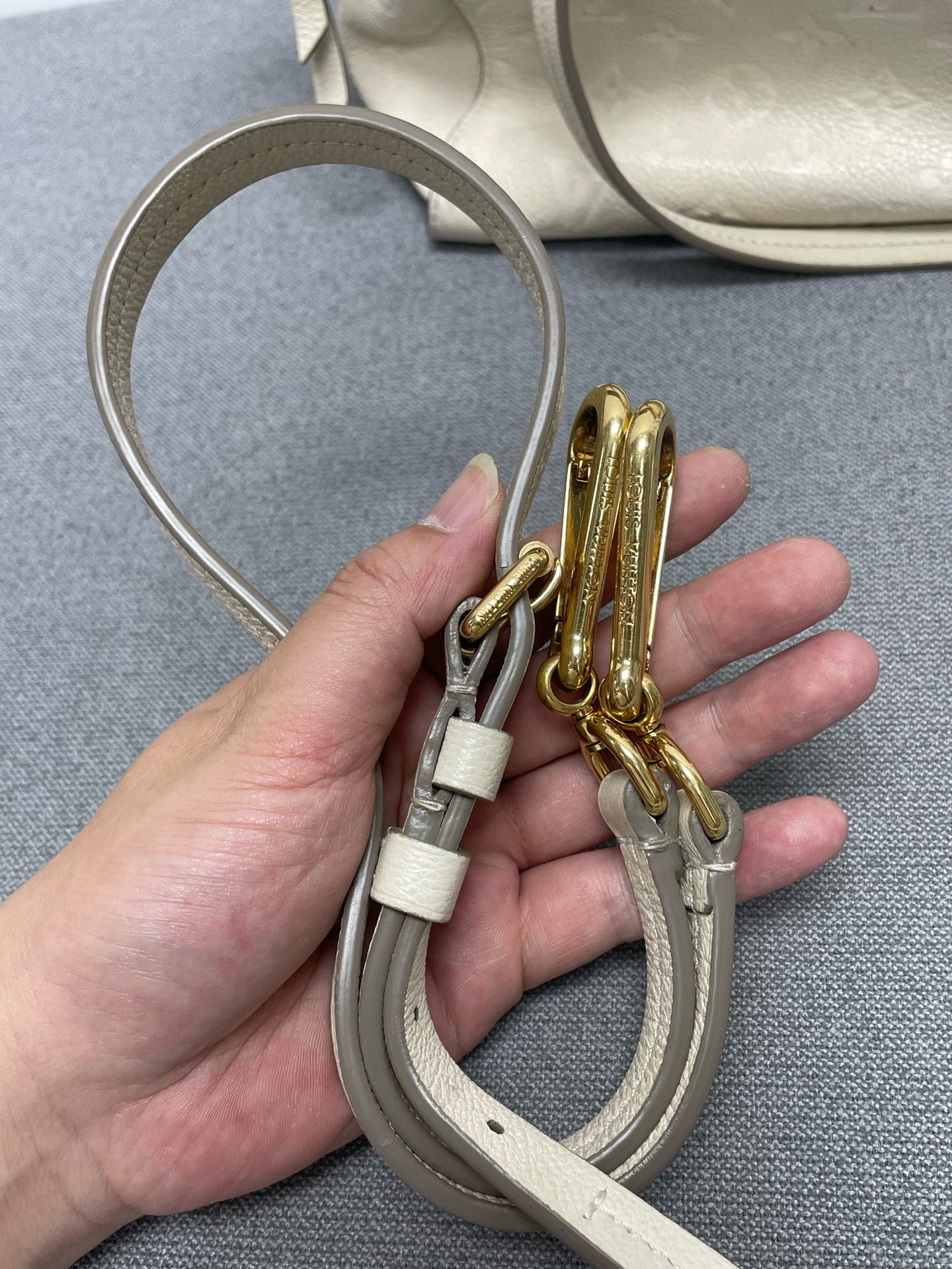 Louis Vuitton - Other - Leather - Beige - (medium)