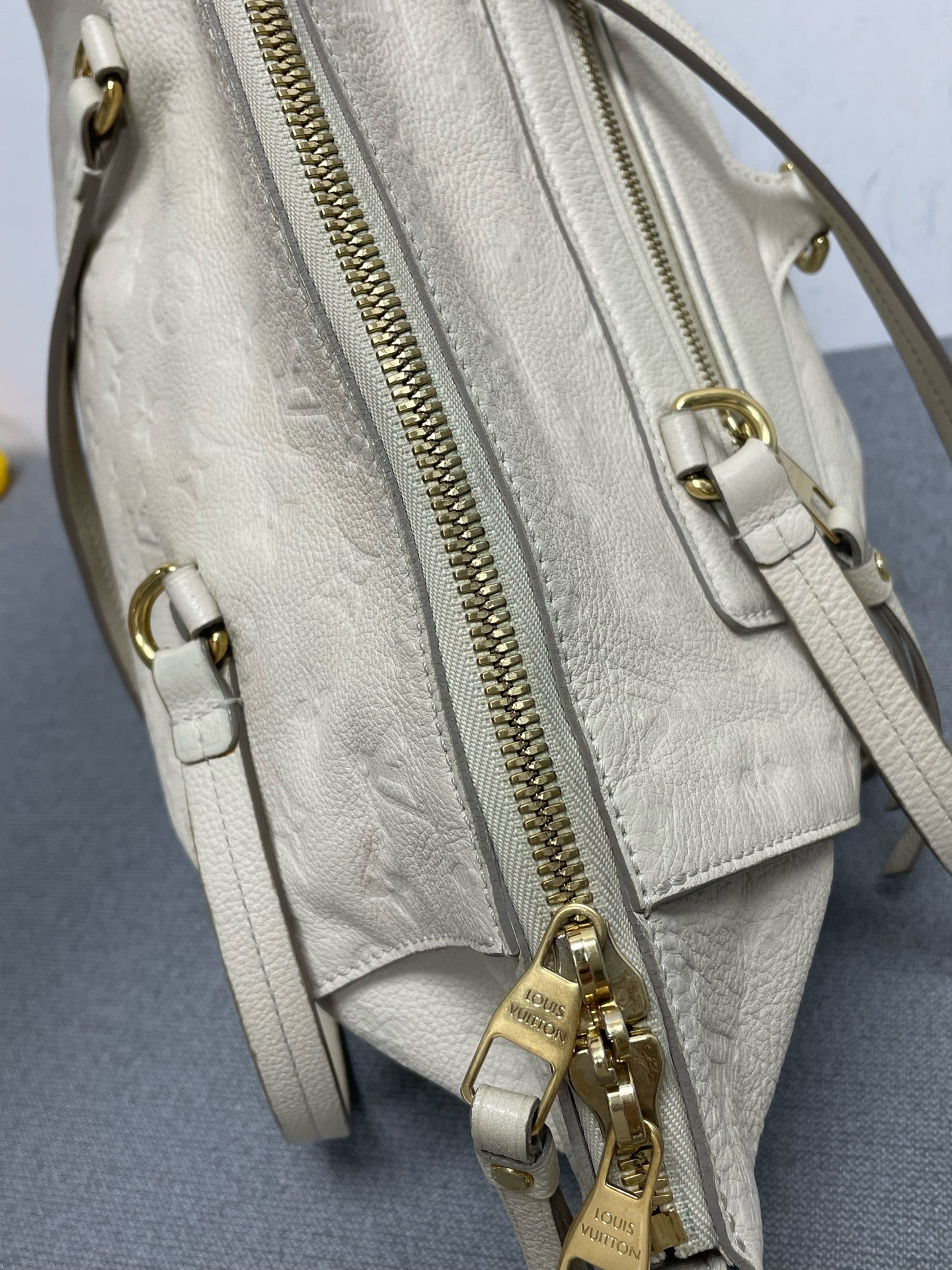 Louis Vuitton - Other - Leather - Beige - (medium)