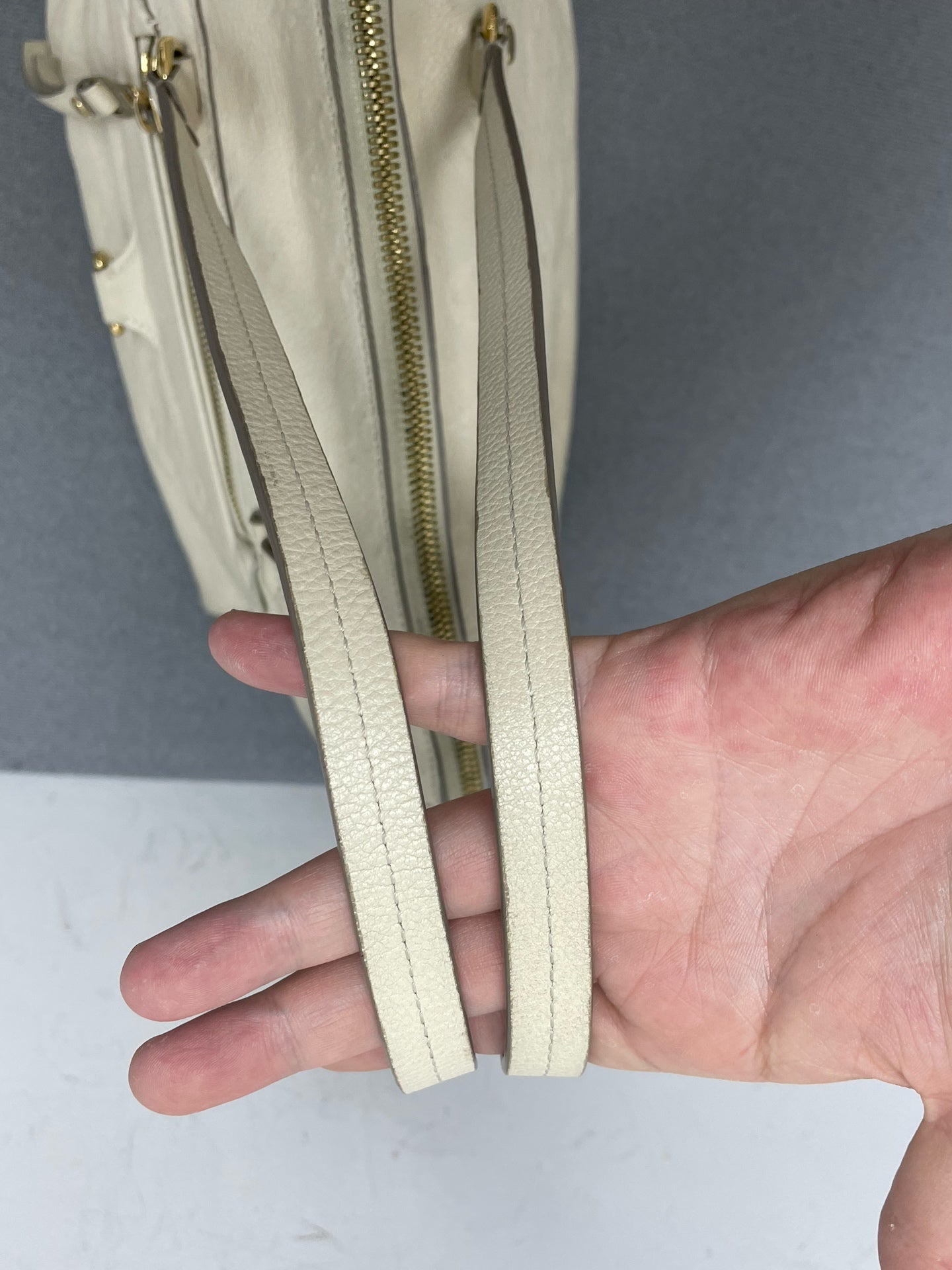 Louis Vuitton - Other - Leather - Beige - (medium)