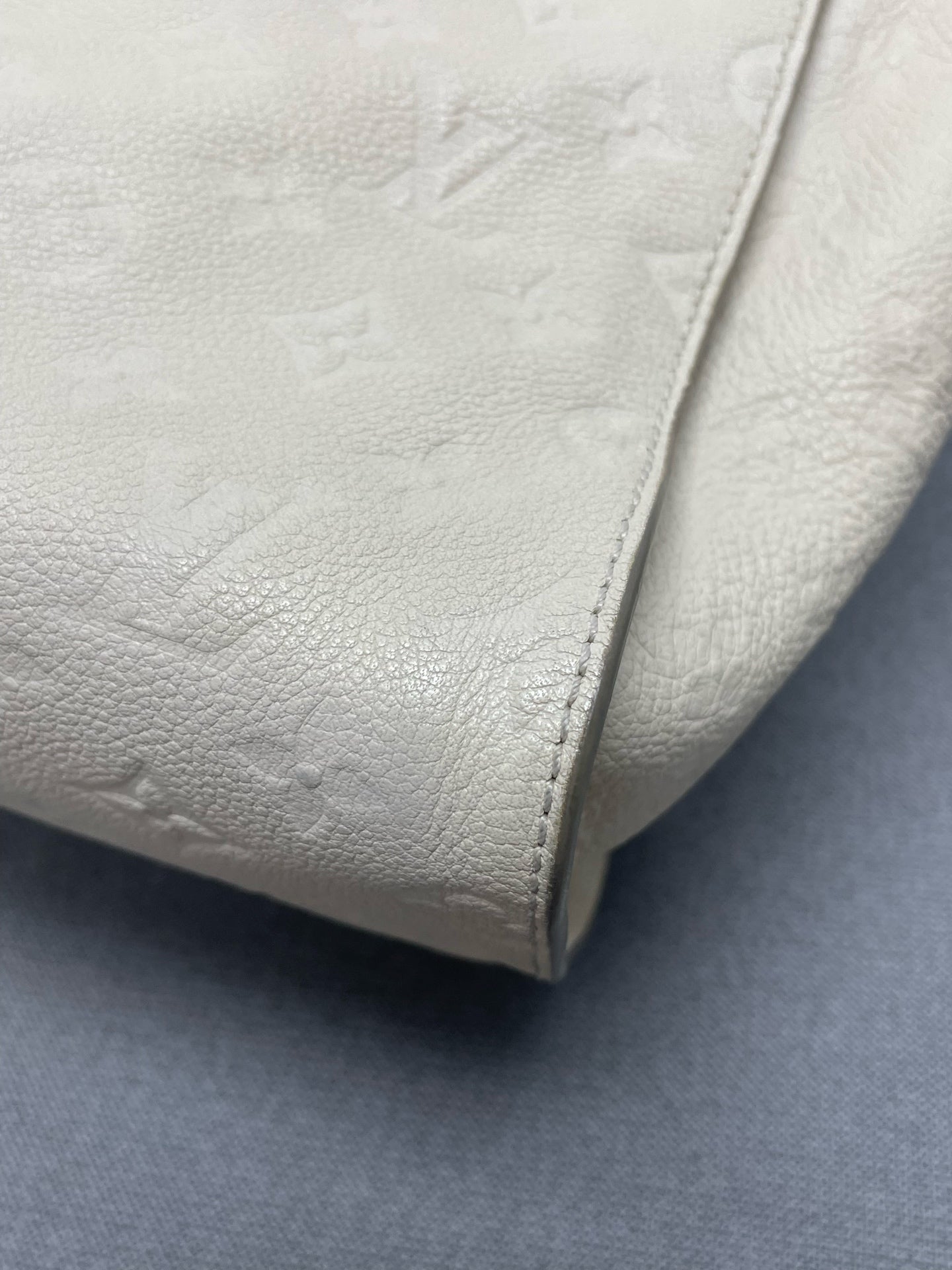 Louis Vuitton - Other - Leather - Beige - (medium)