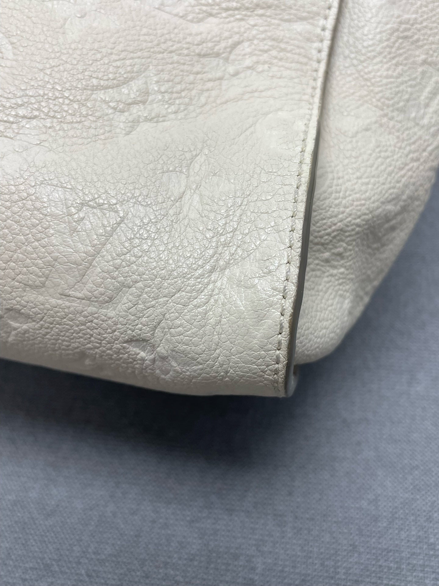 Louis Vuitton - Other - Leather - Beige - (medium)