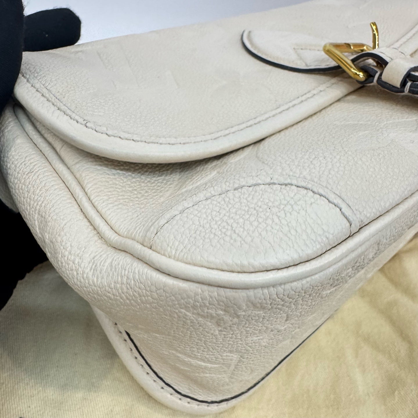 Louis Vuitton - Other - Leather - Beige - (Small)