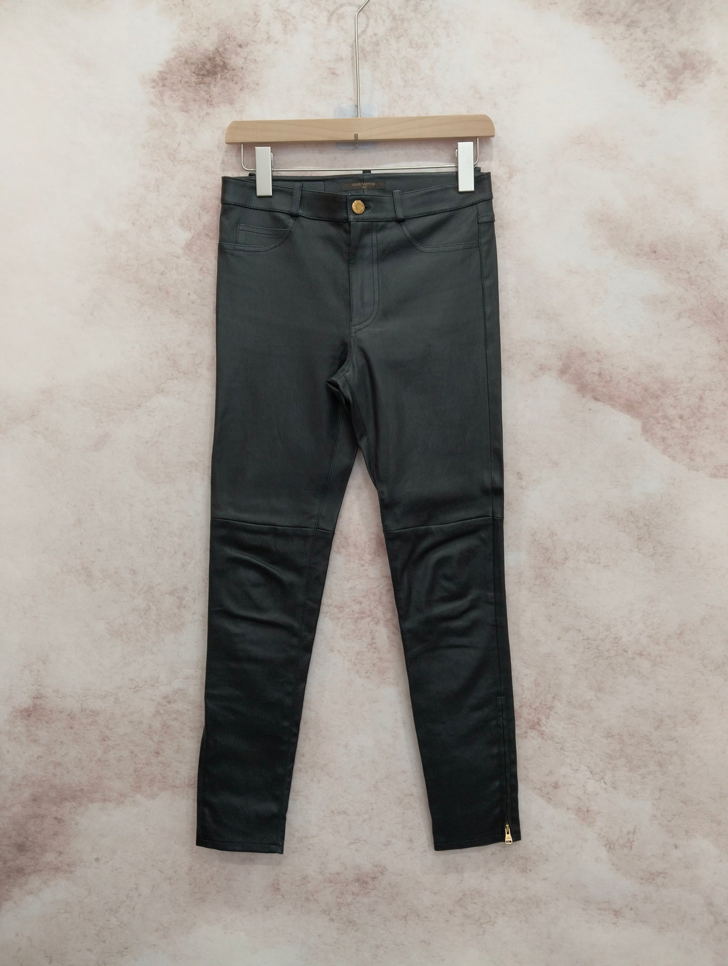 Louis Vuitton - Other - Leather - Black - (34)