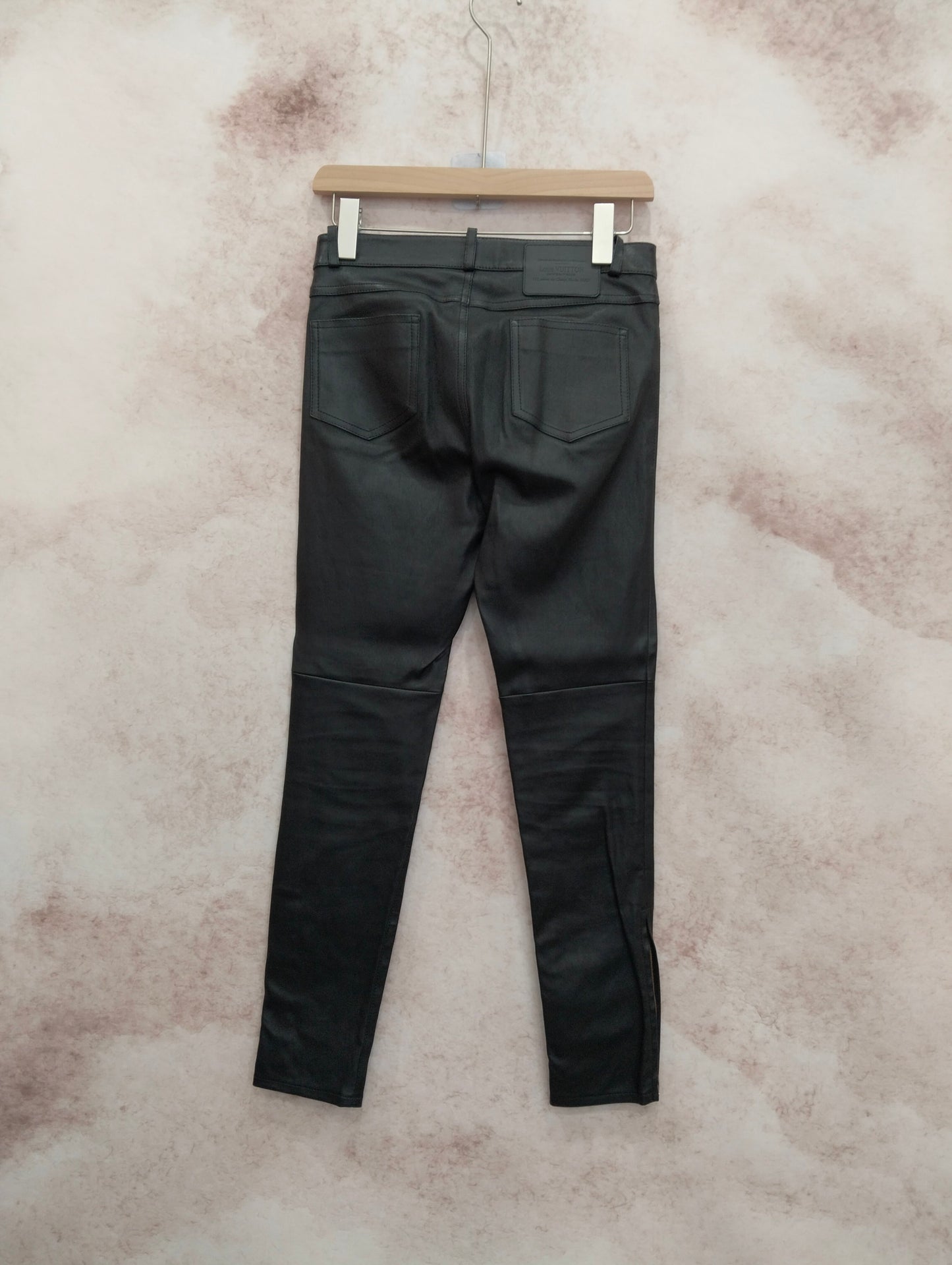 Louis Vuitton - Other - Leather - Black - (34)