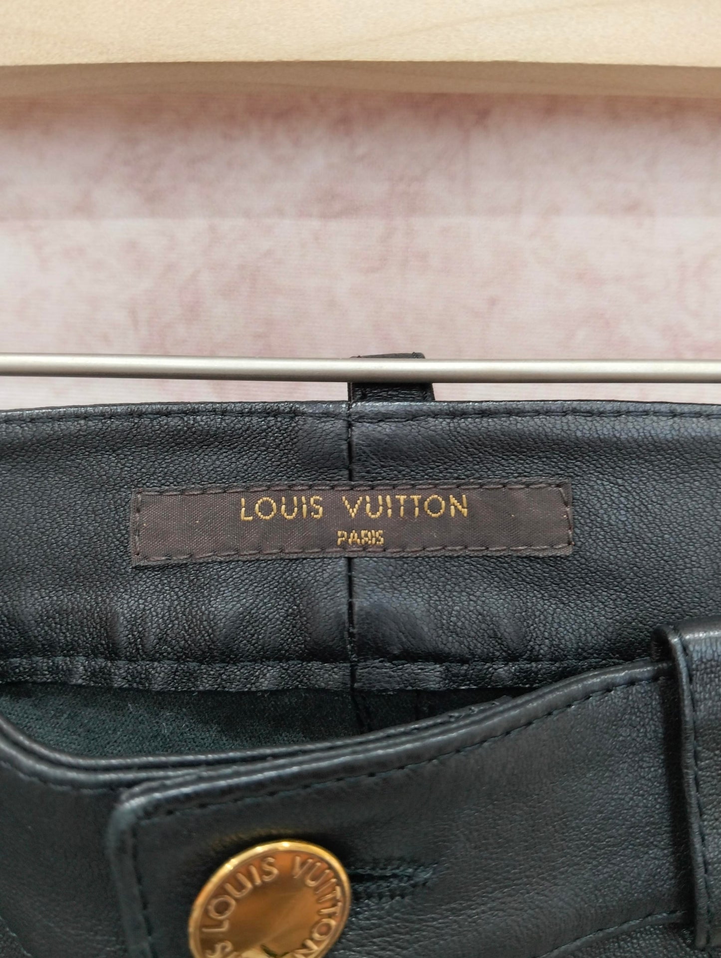 Louis Vuitton - Other - Leather - Black - (34)