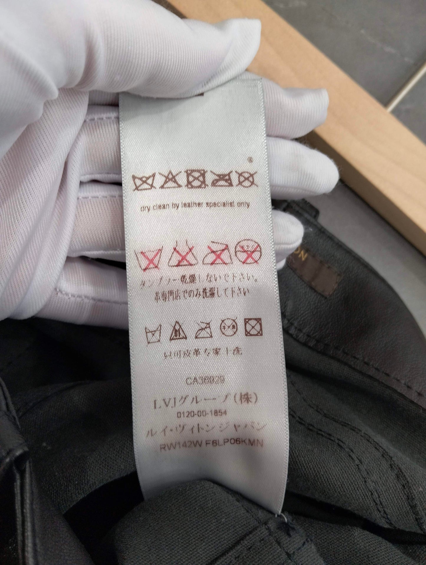 Louis Vuitton - Other - Leather - Black - (34)
