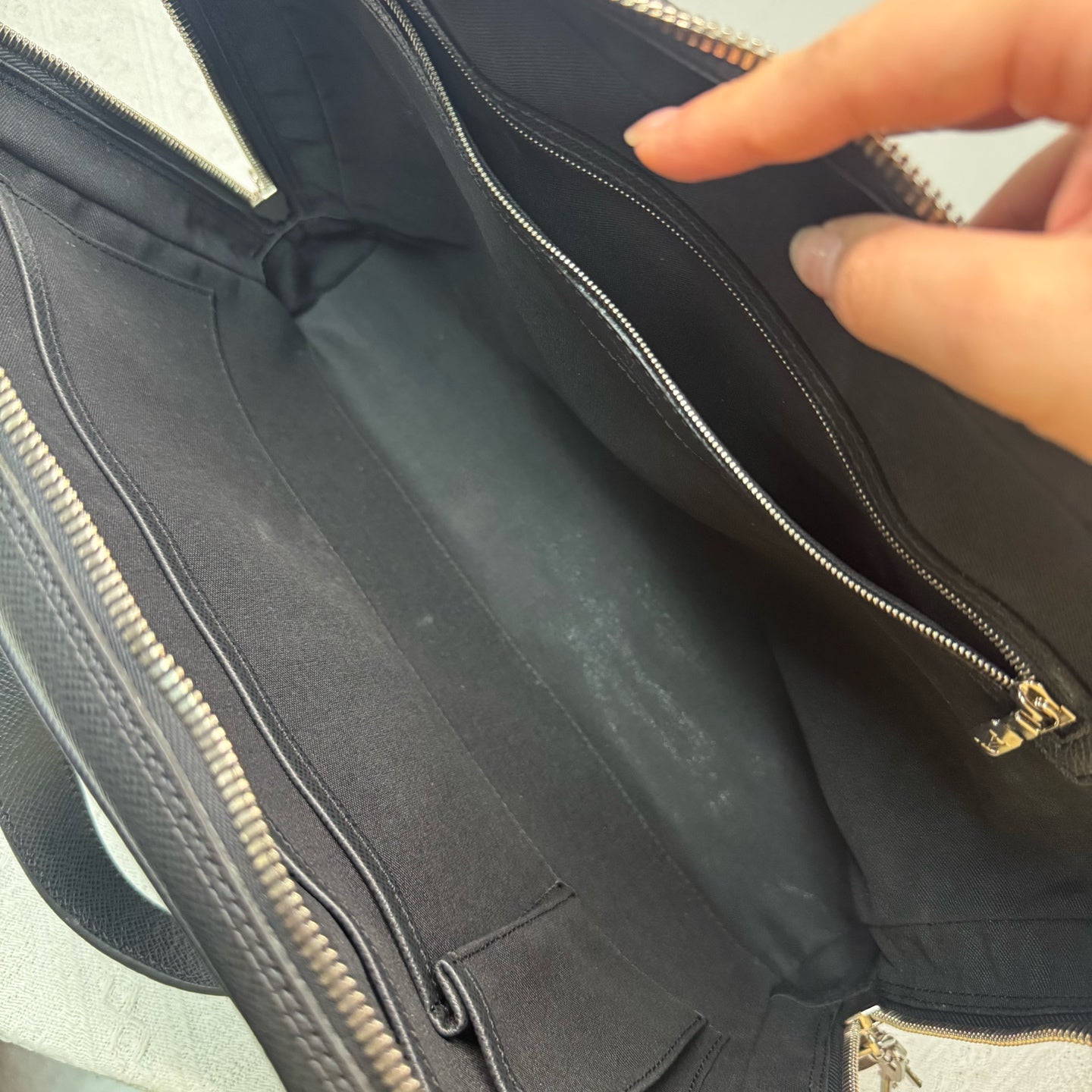 Louis Vuitton - Other - Leather - Black - (Large)