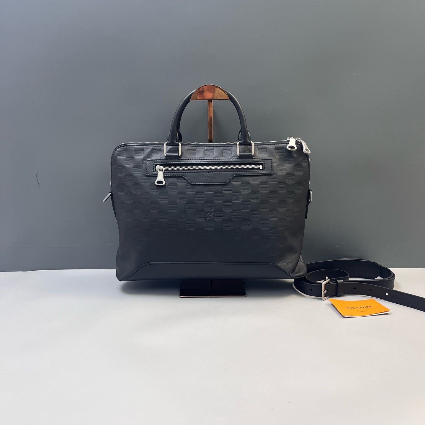 Louis Vuitton - Other - Leather - Black - (Medium)