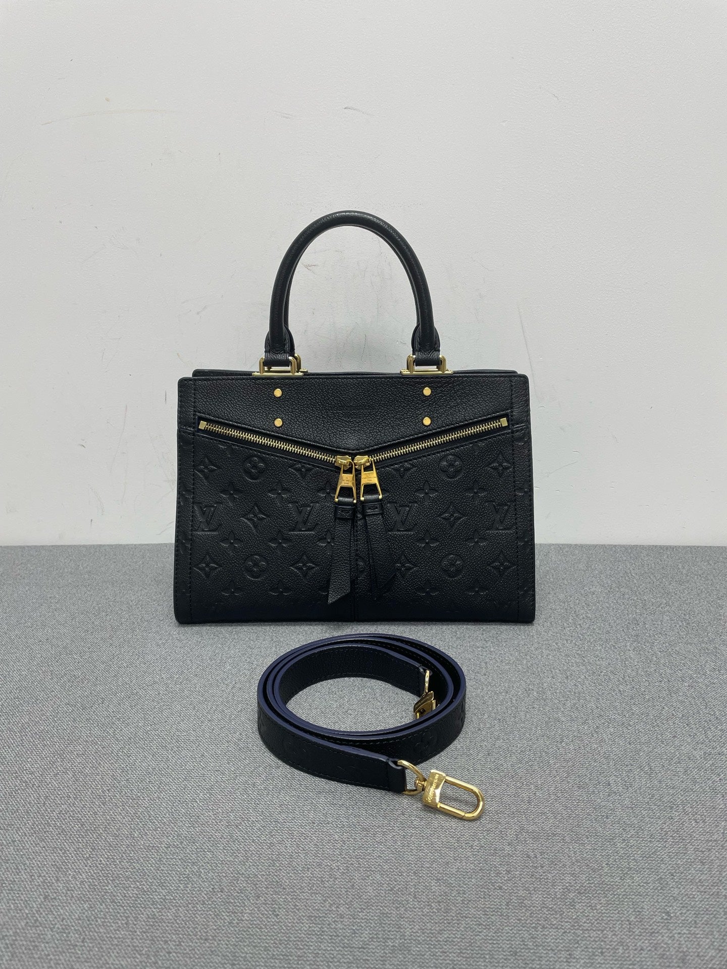 Louis Vuitton - Other - Leather - Black - (medium)