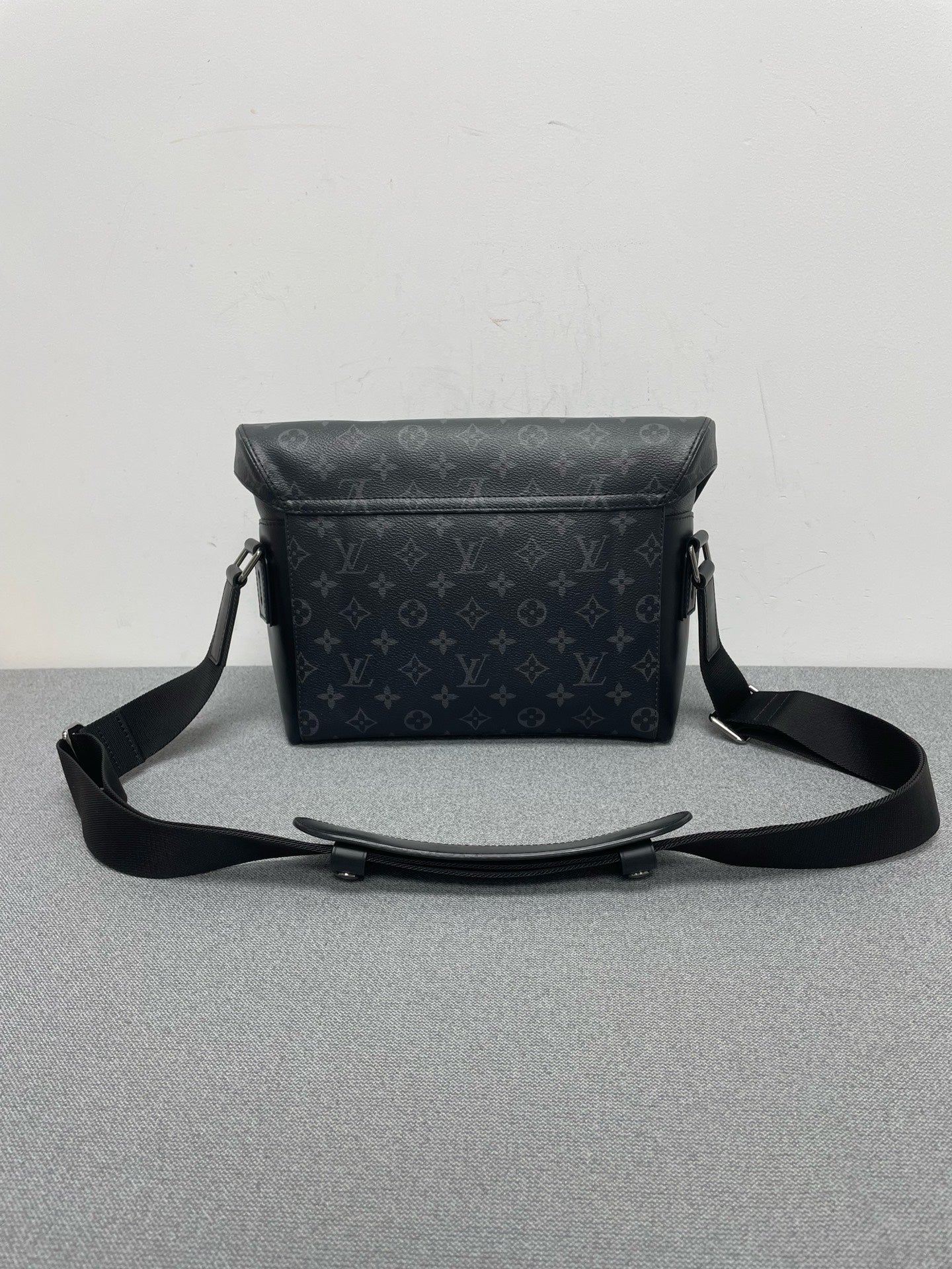 Louis Vuitton - Other - Leather - Black - (medium)