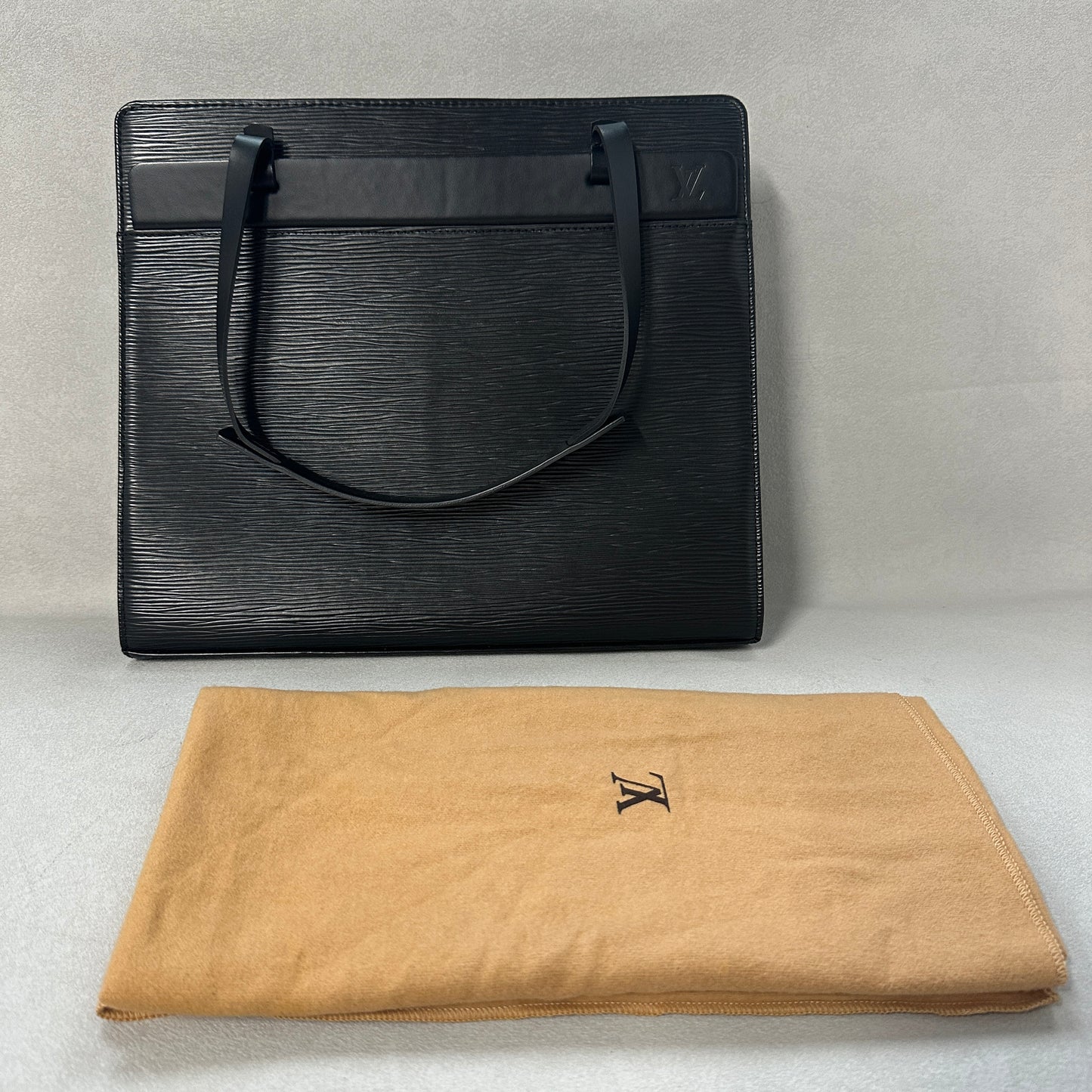 Louis Vuitton - Other - Leather - Black - (medium)
