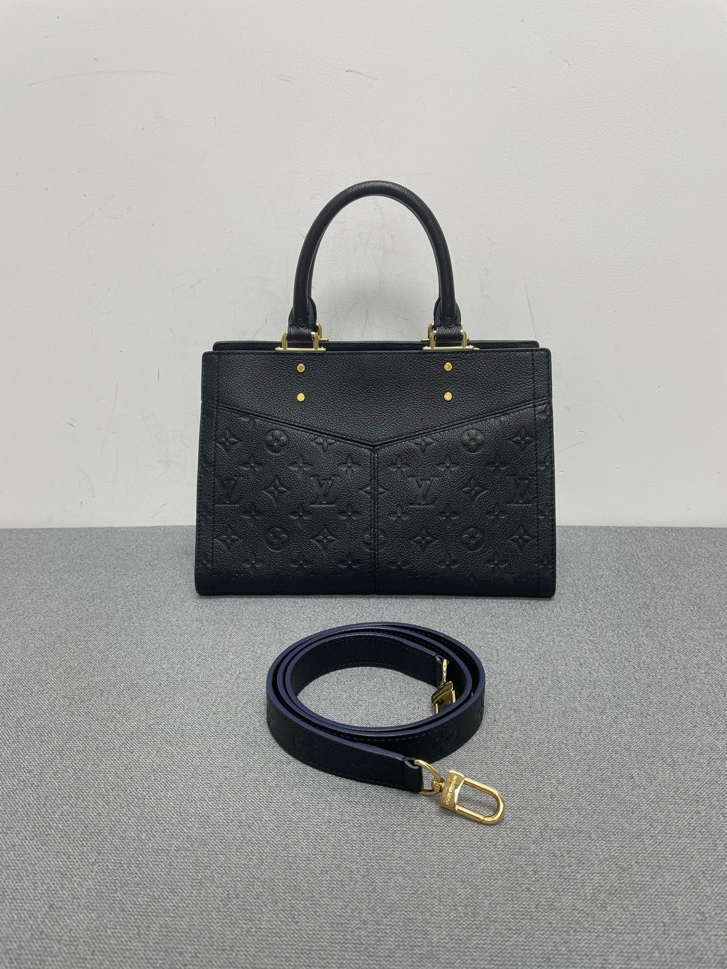 Louis Vuitton - Other - Leather - Black - (medium)