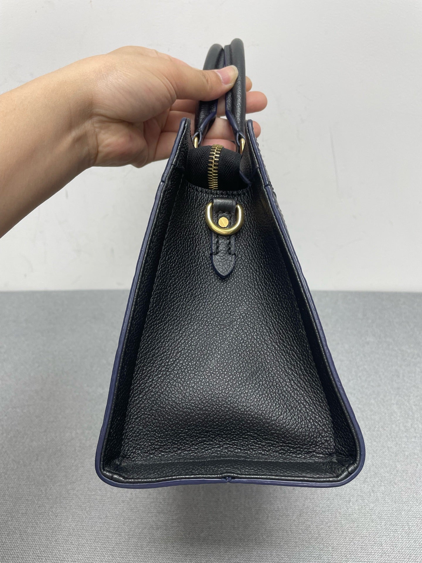 Louis Vuitton - Other - Leather - Black - (medium)