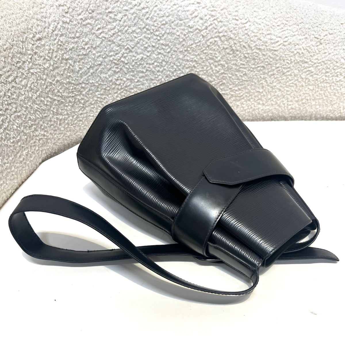 Louis Vuitton - Other - Leather - Black - (Medium)