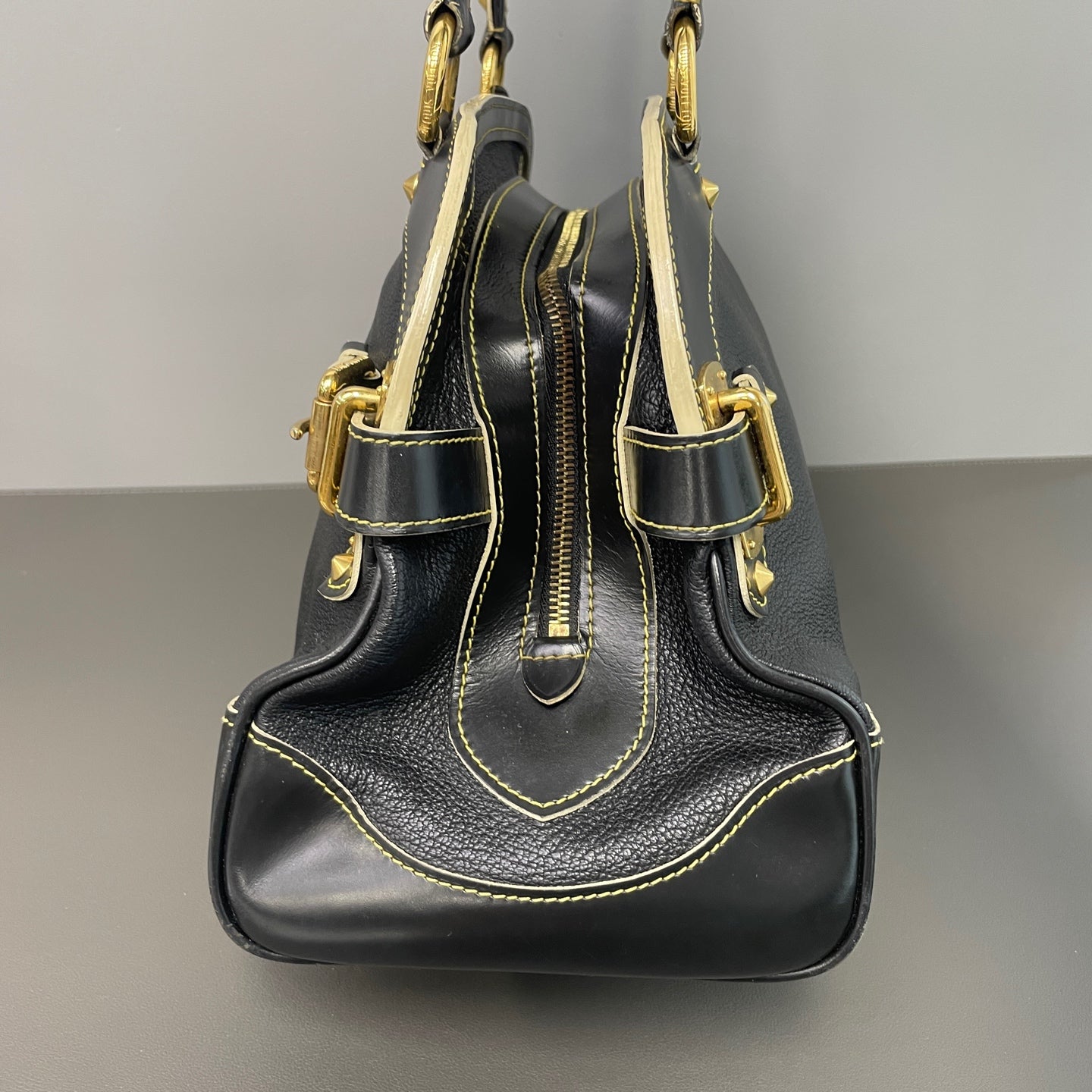 Louis Vuitton - Other - Leather - Black - (medium)