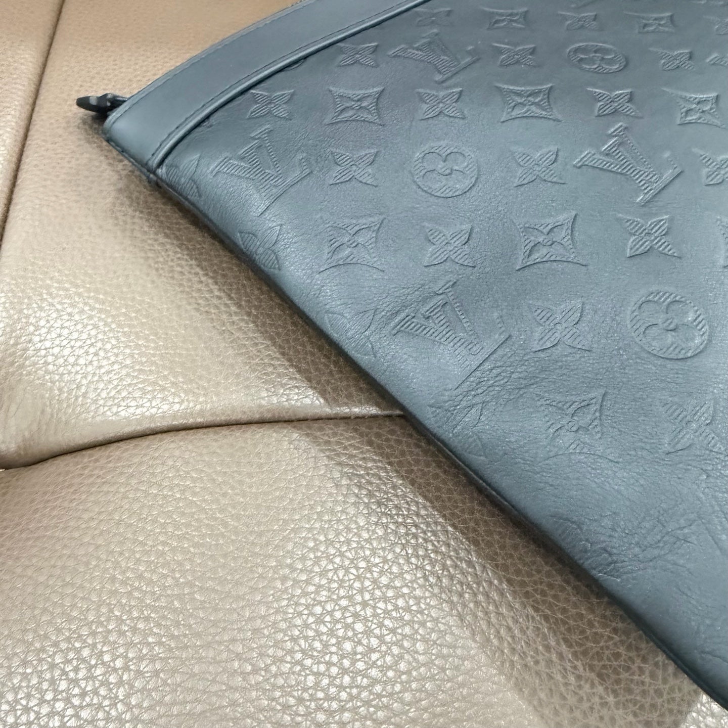 Louis Vuitton - Other - Leather - Black - (medium)