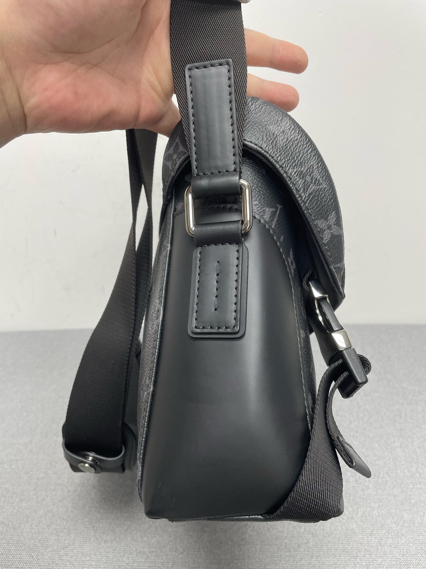 Louis Vuitton - Other - Leather - Black - (medium)