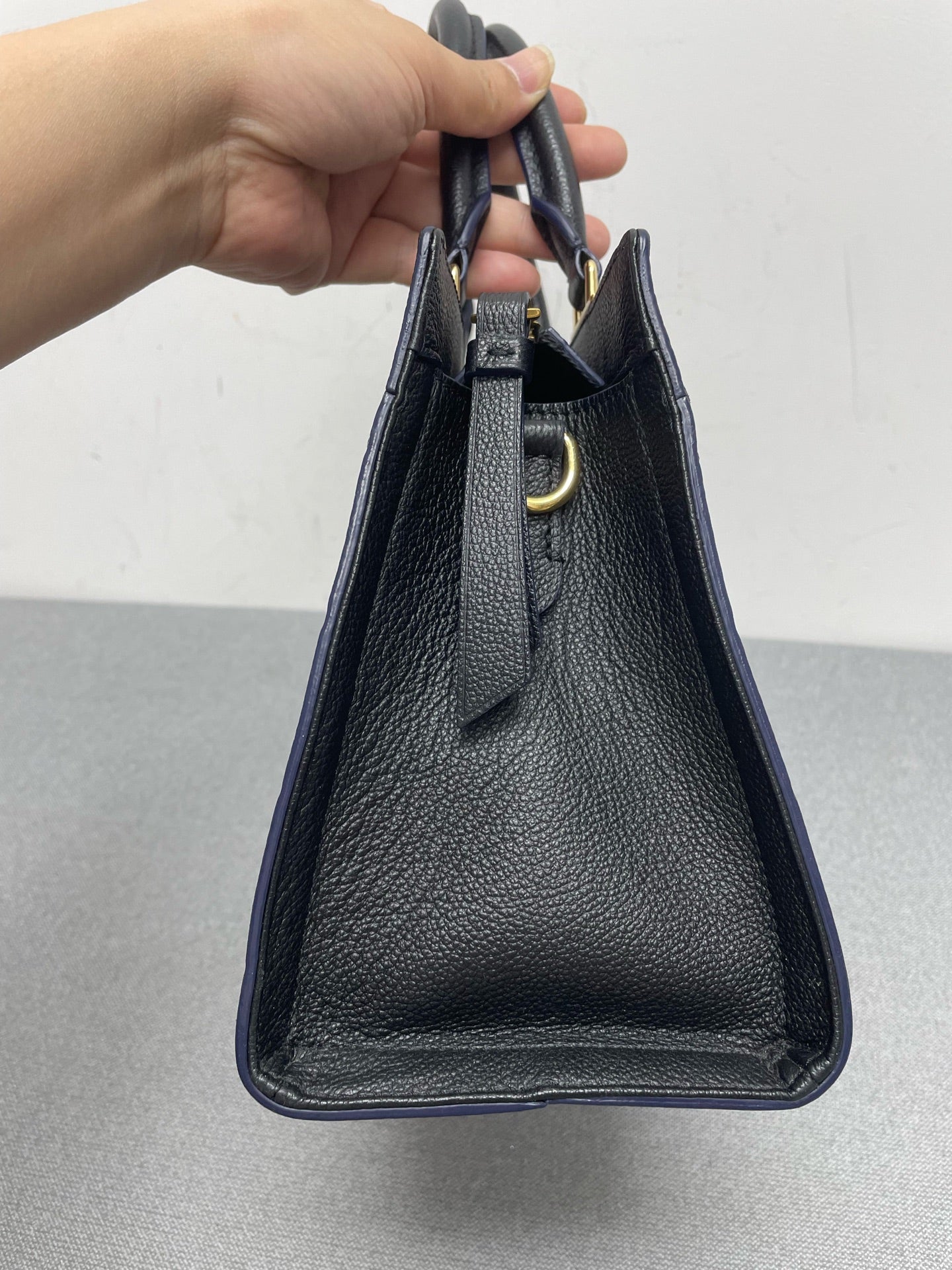 Louis Vuitton - Other - Leather - Black - (medium)