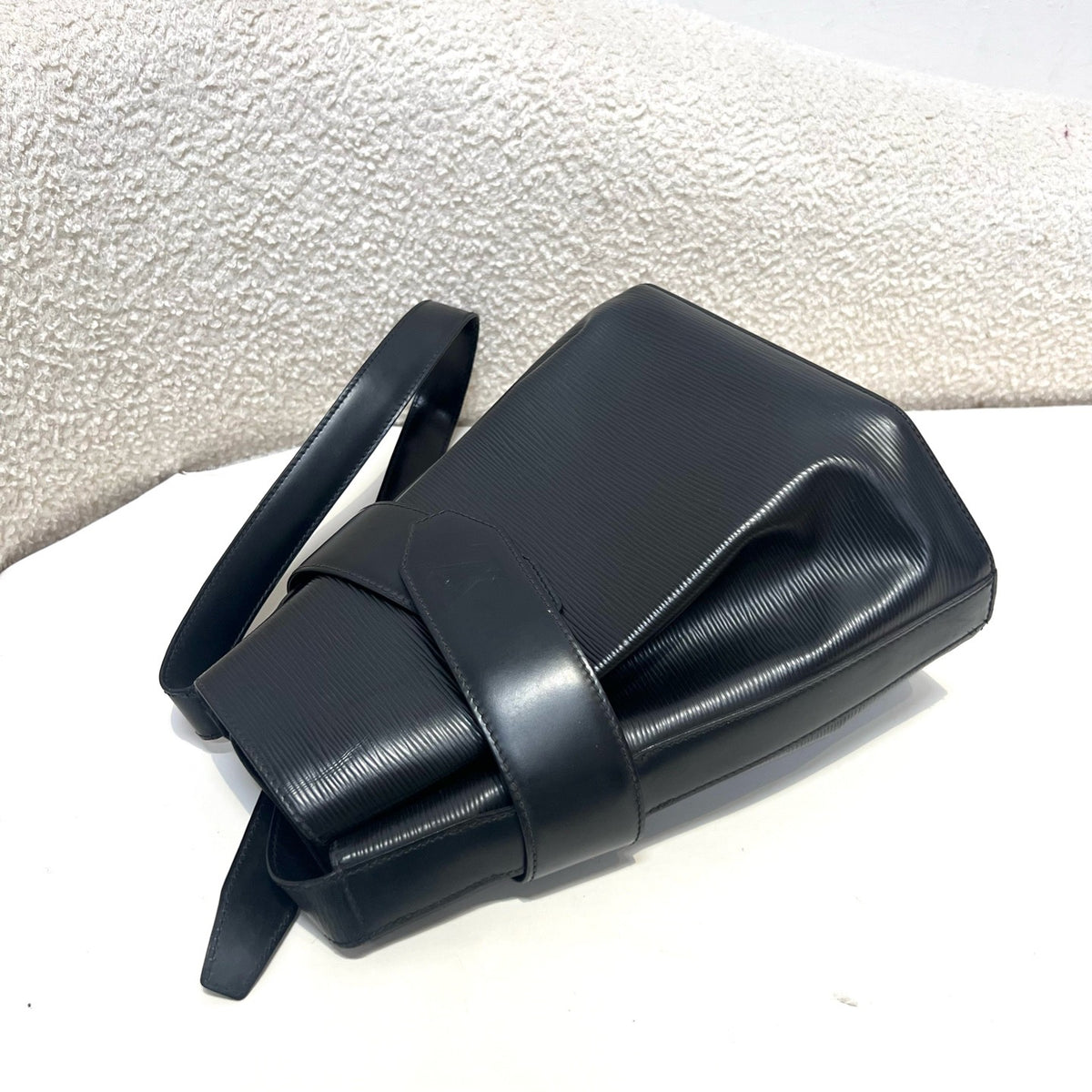 Louis Vuitton - Other - Leather - Black - (Medium)