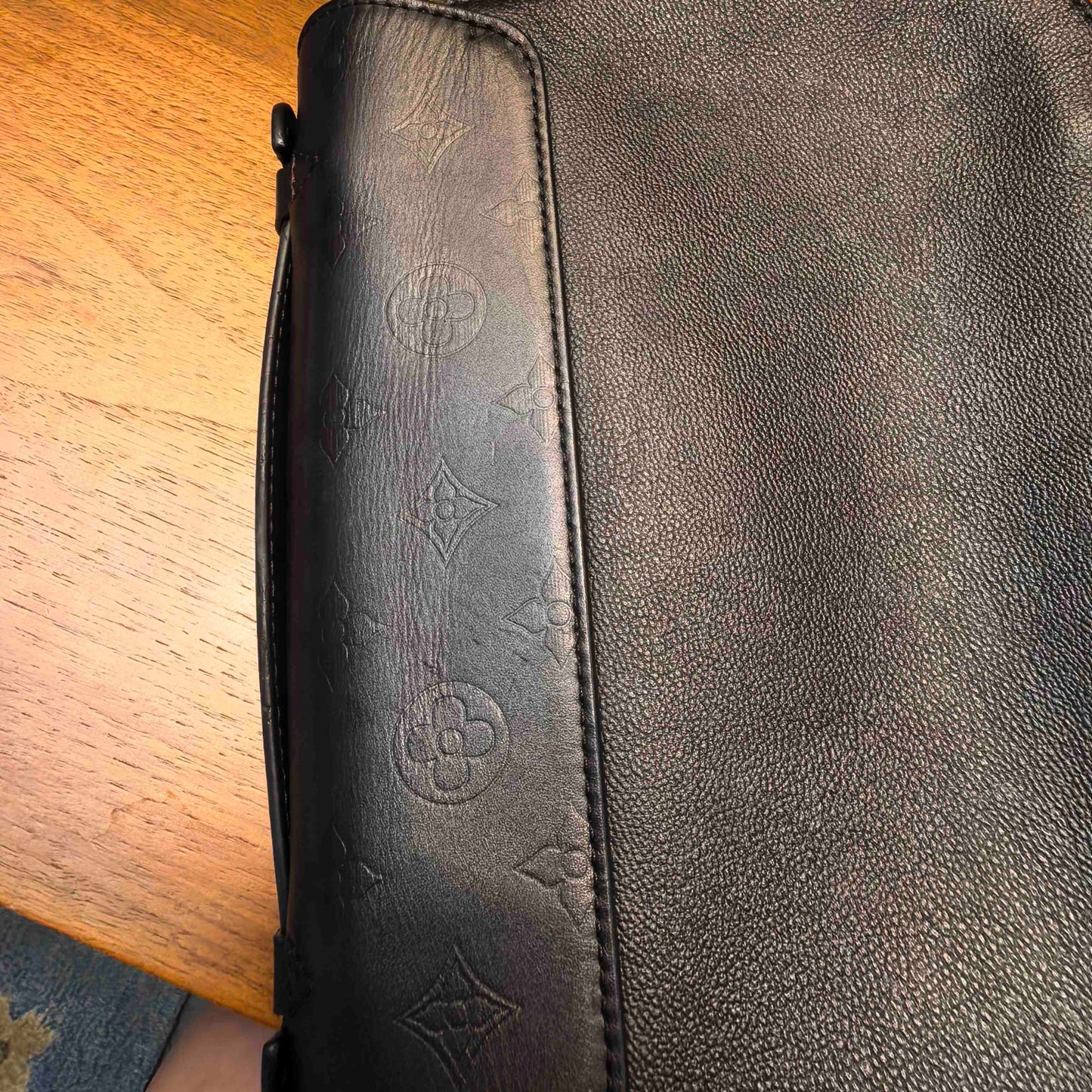 Louis Vuitton - Other - Leather - Black - (medium)