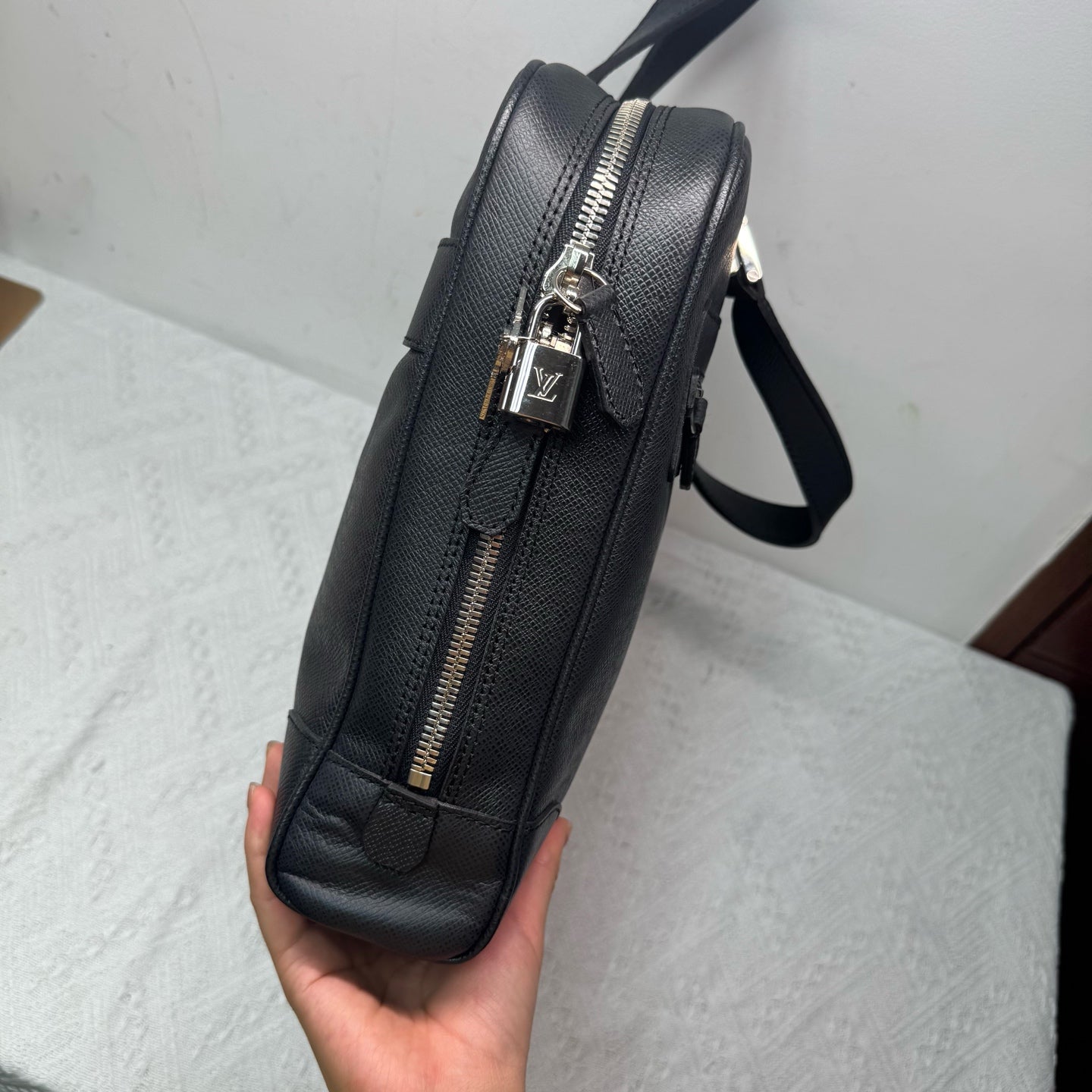 Louis Vuitton - Other - Leather - Black - (medium)