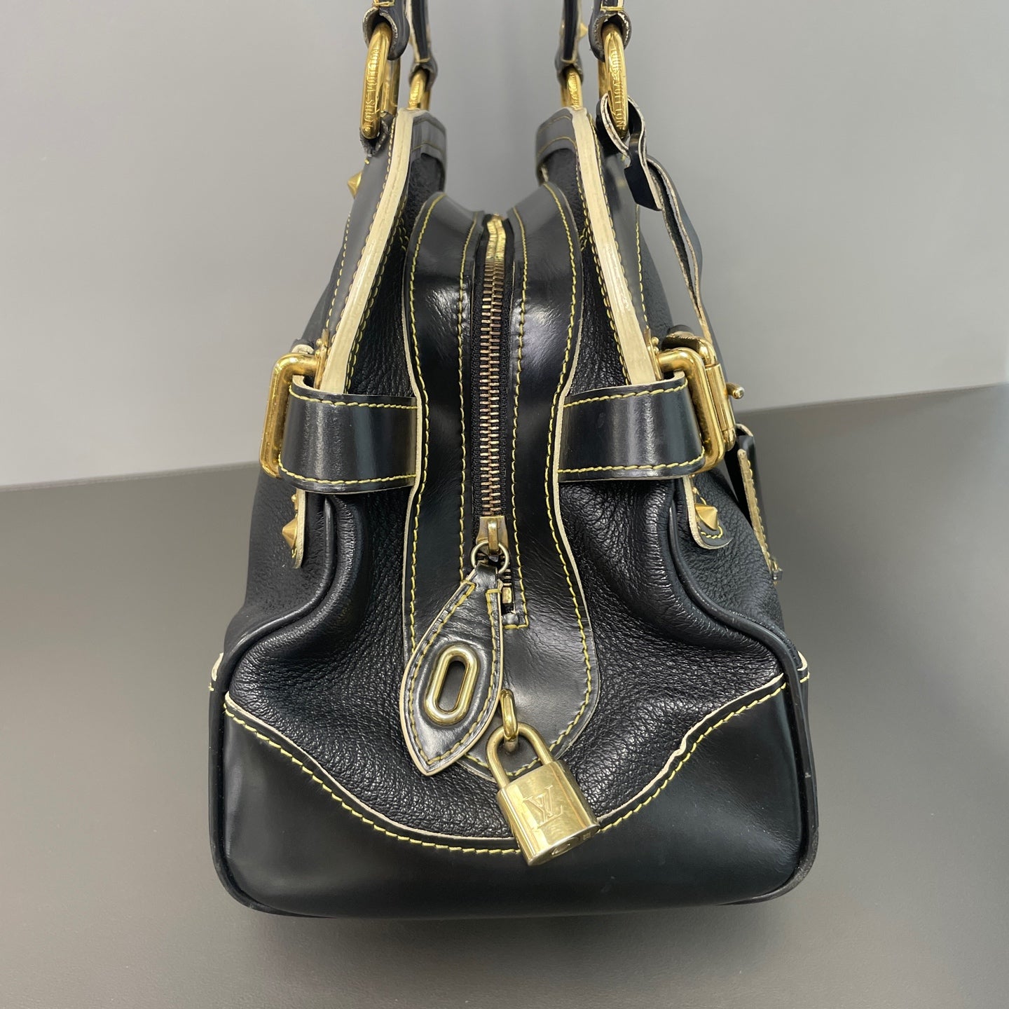Louis Vuitton - Other - Leather - Black - (medium)