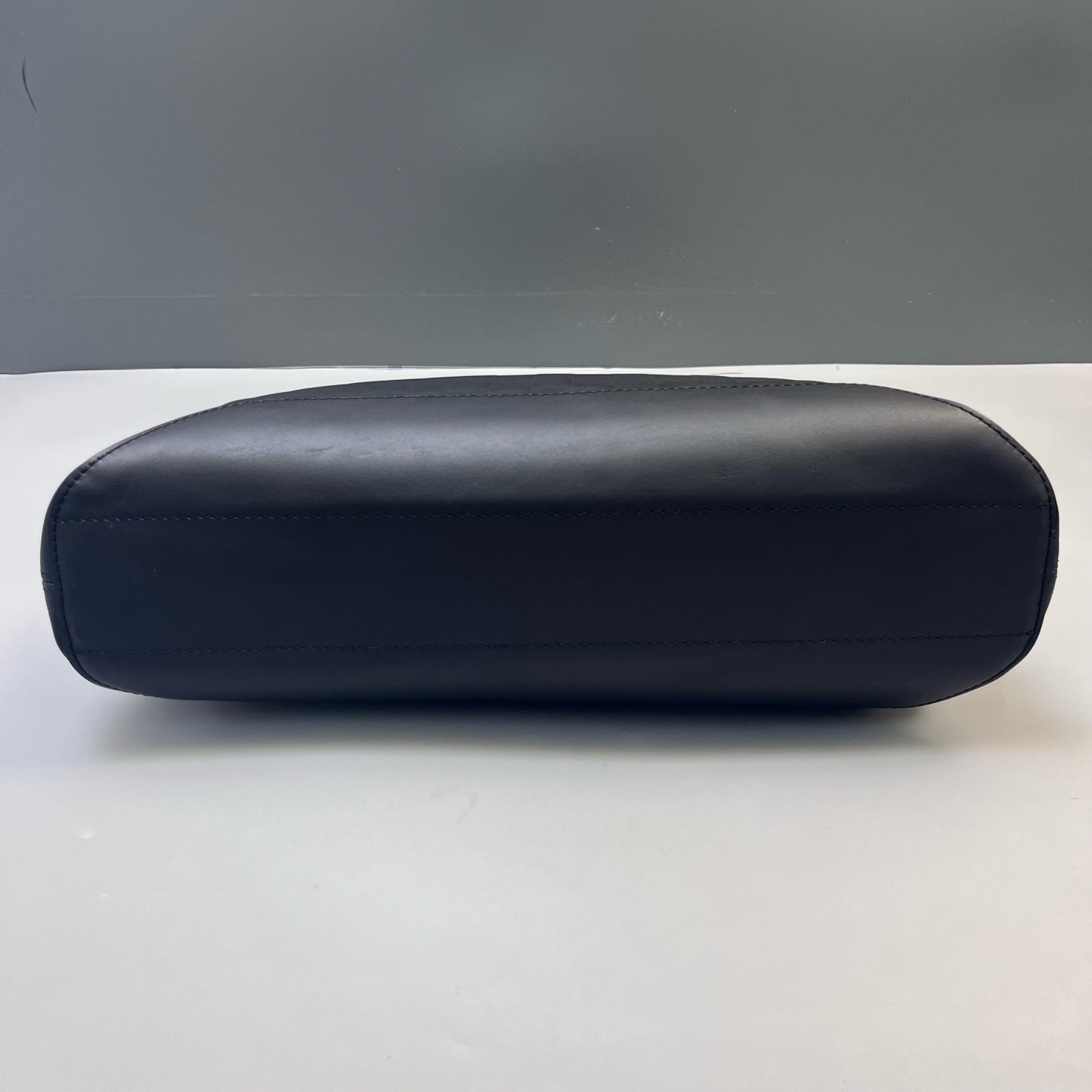 Louis Vuitton - Other - Leather - Black - (Medium)