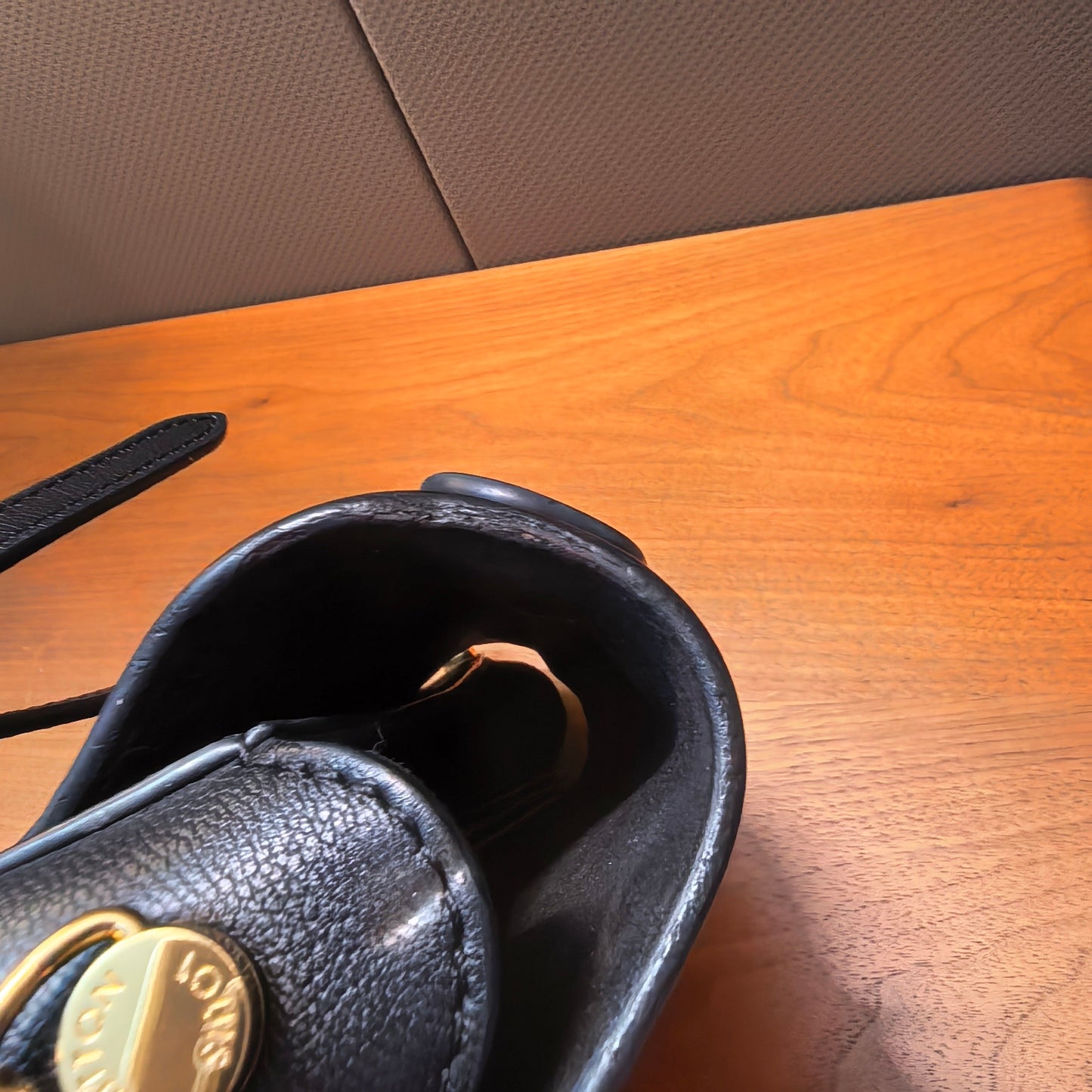 Louis Vuitton - Other - Leather - Black - (medium)