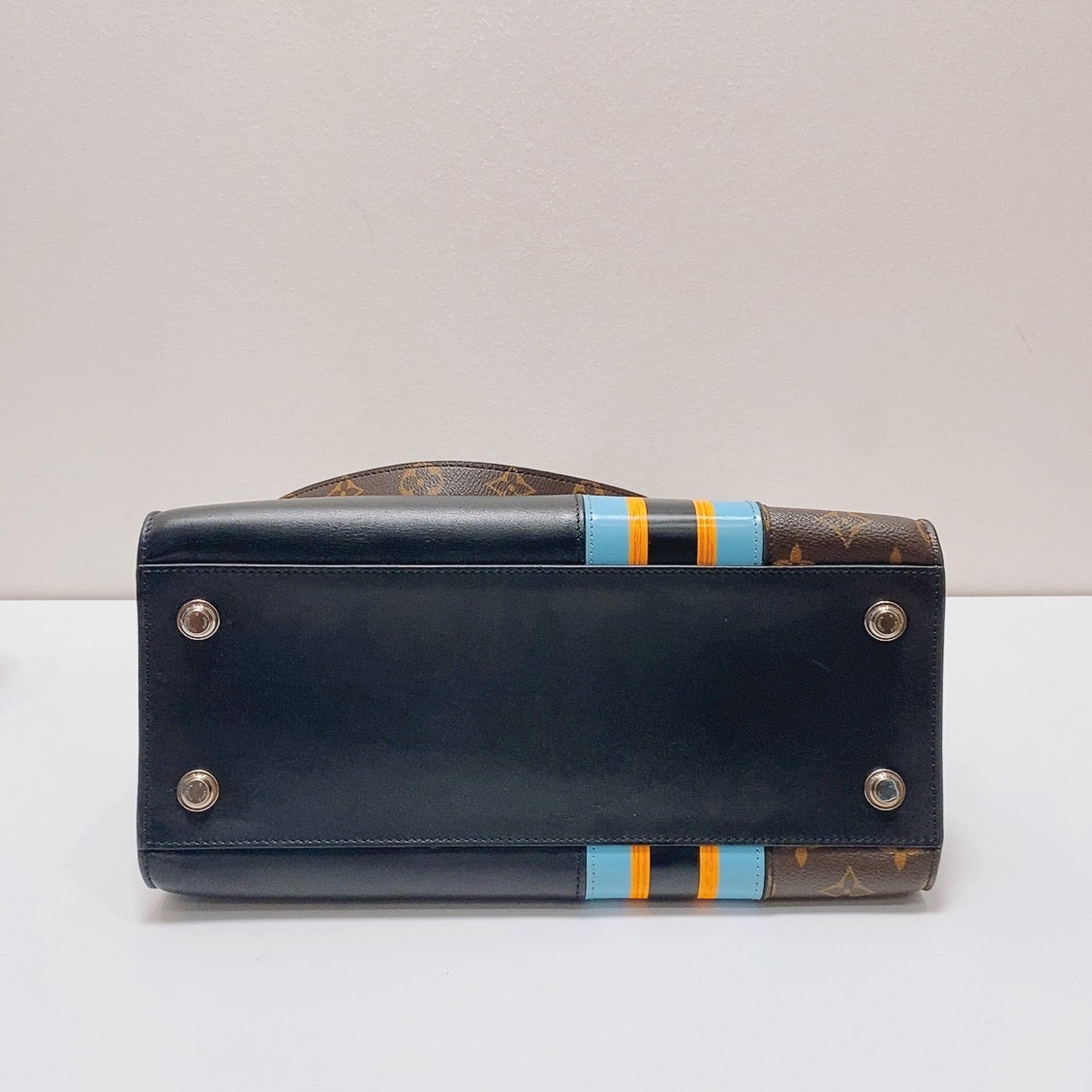Louis Vuitton - Other - Leather - Black - (medium)