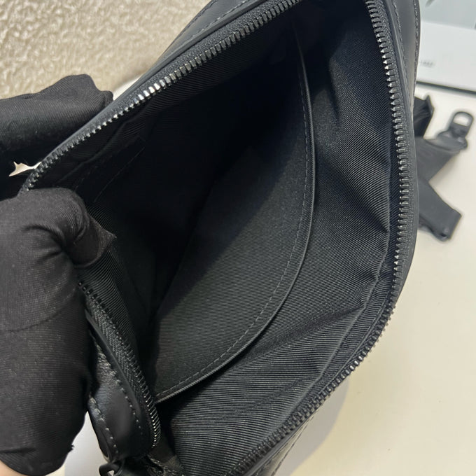 Louis Vuitton - Other - Leather - Black - (medium)