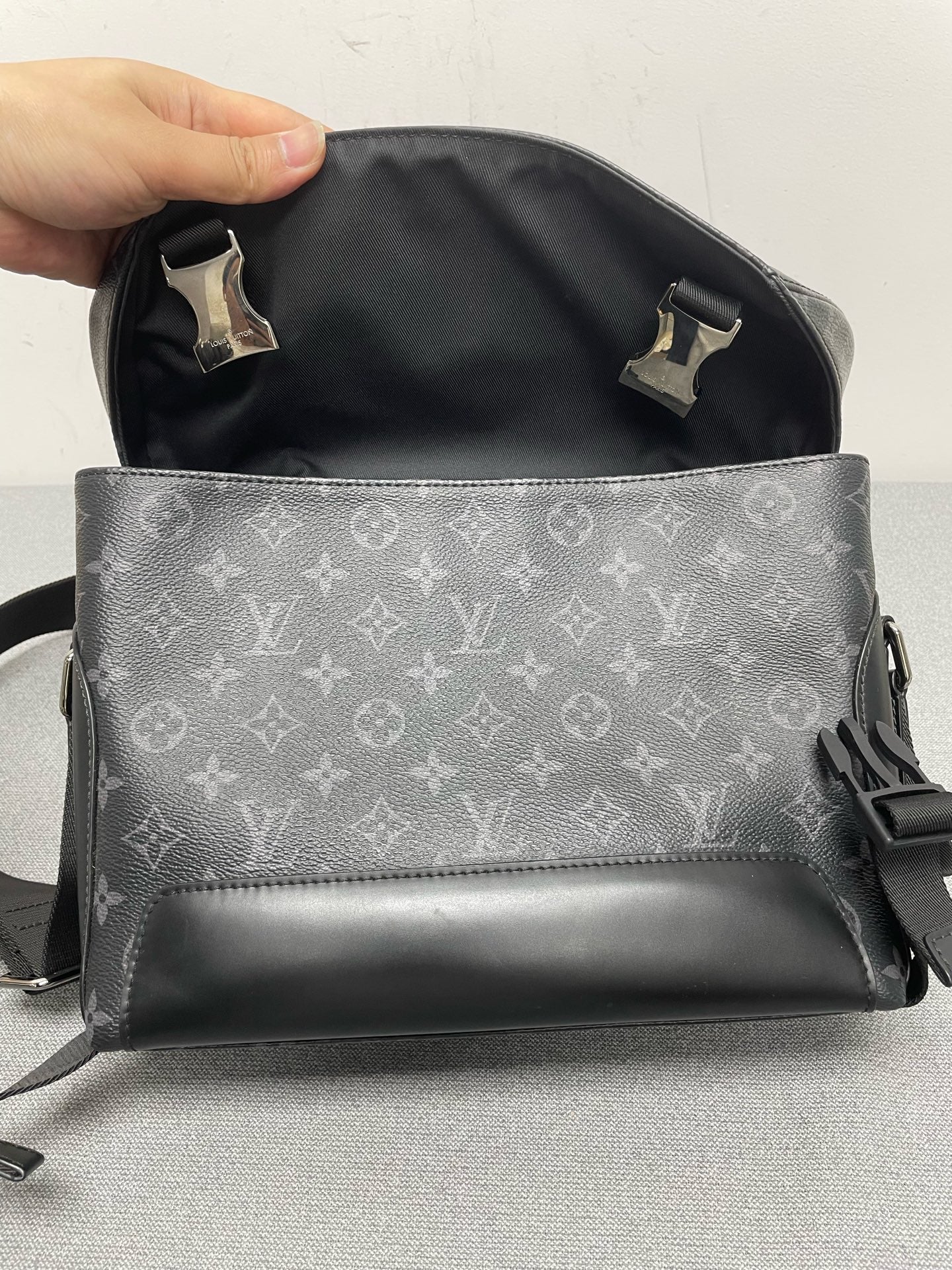 Louis Vuitton - Other - Leather - Black - (medium)