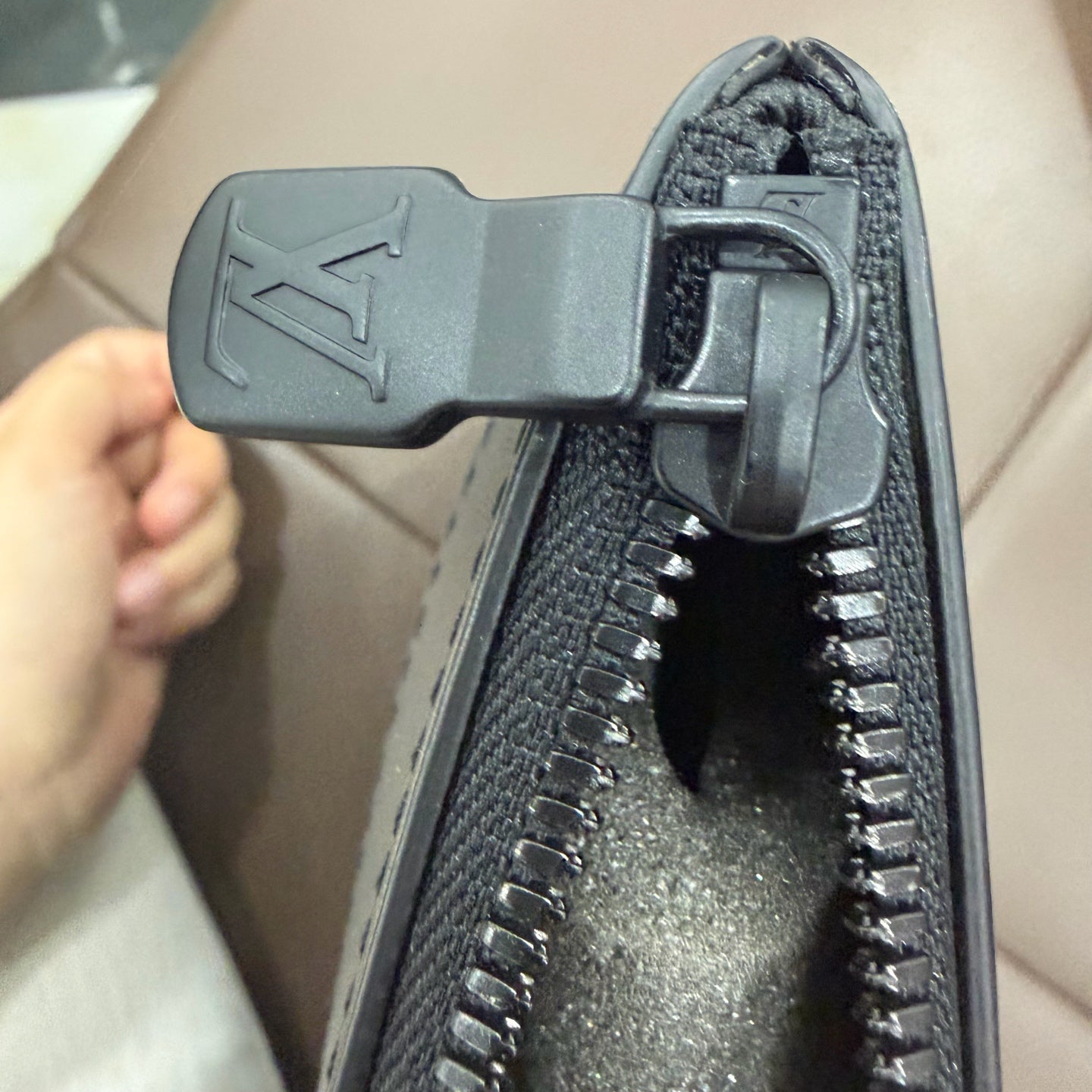 Louis Vuitton - Other - Leather - Black - (medium)