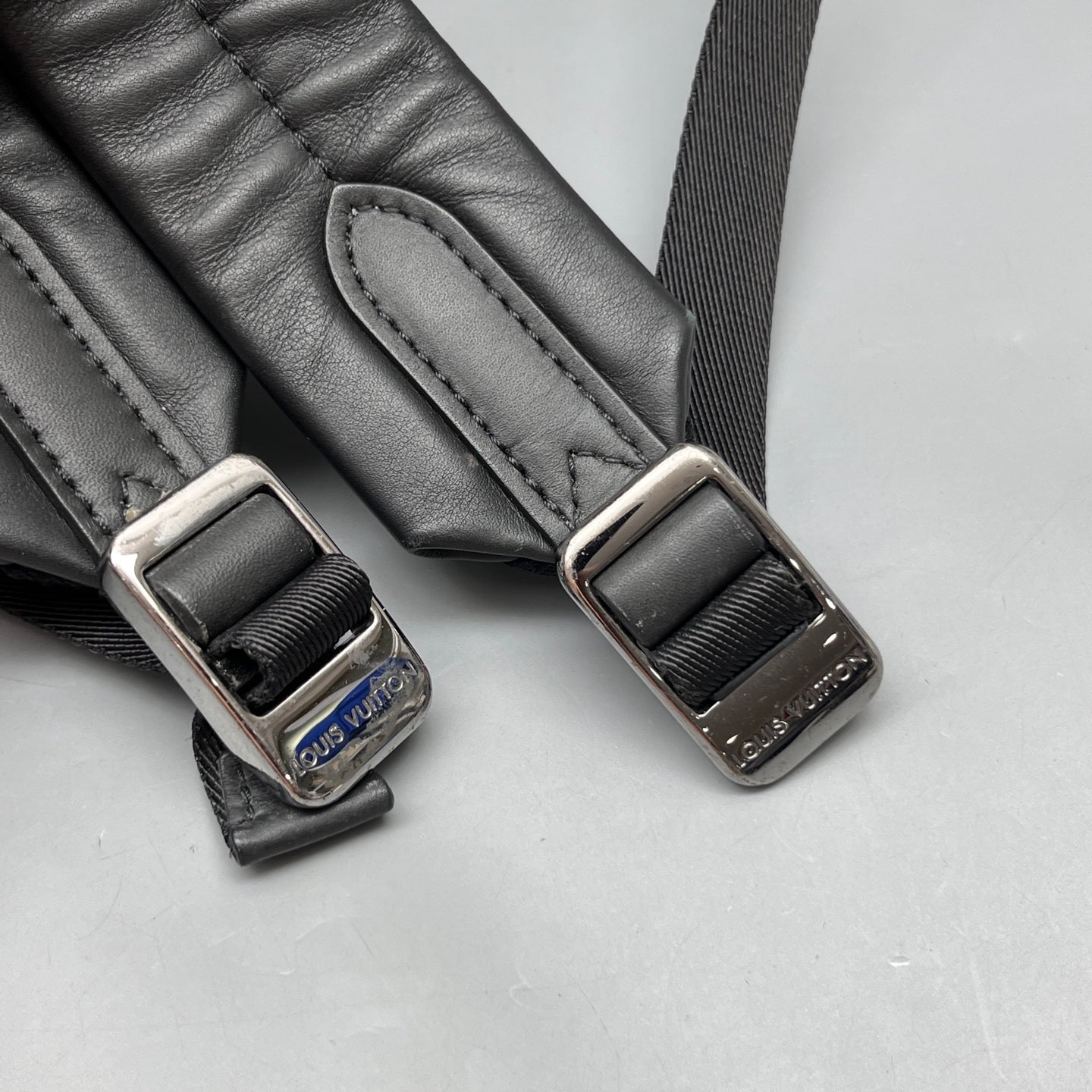 Louis Vuitton - Other - Leather - Black - (medium)