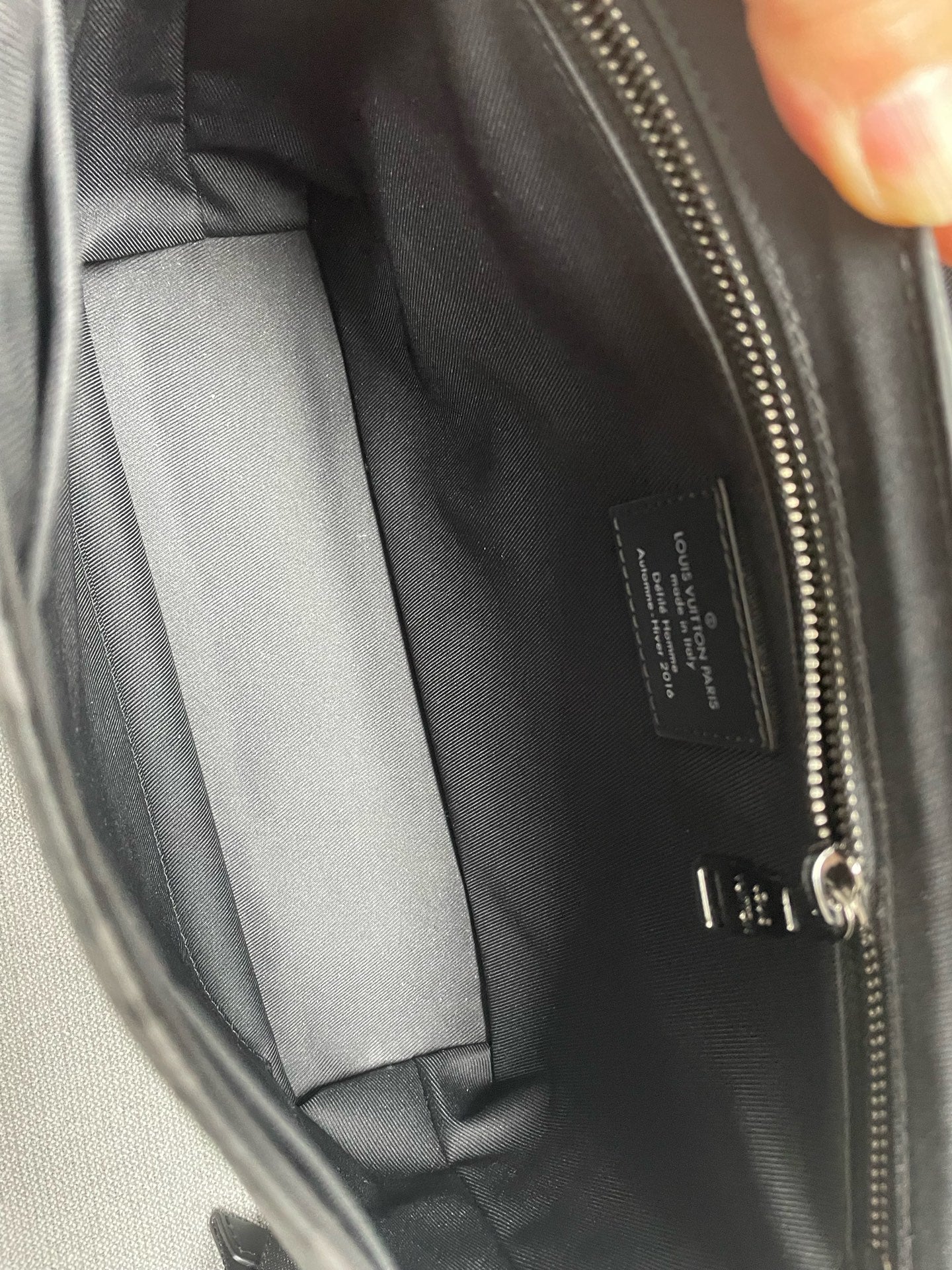 Louis Vuitton - Other - Leather - Black - (medium)