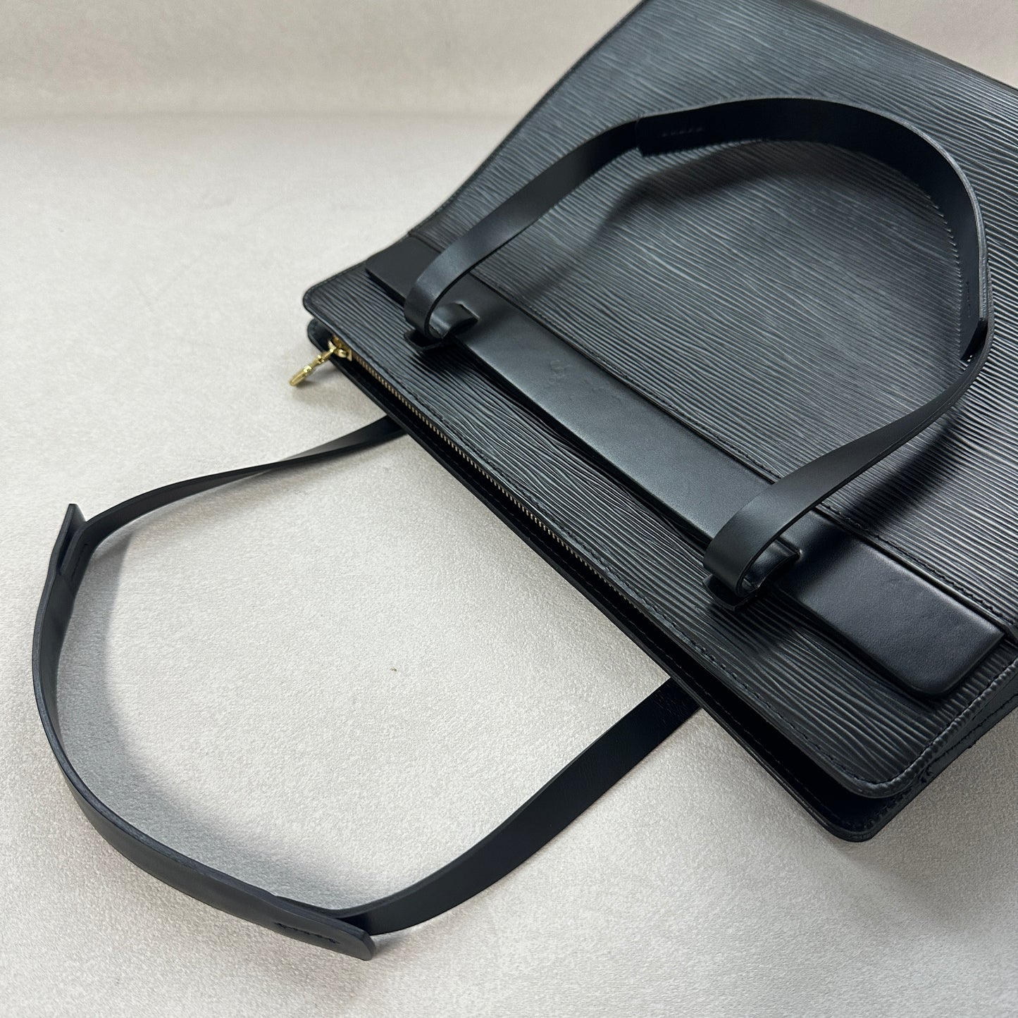 Louis Vuitton - Other - Leather - Black - (medium)