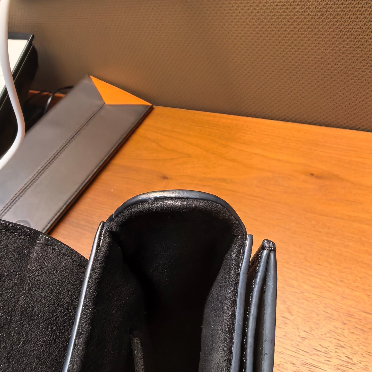 Louis Vuitton - Other - Leather - Black - (medium)