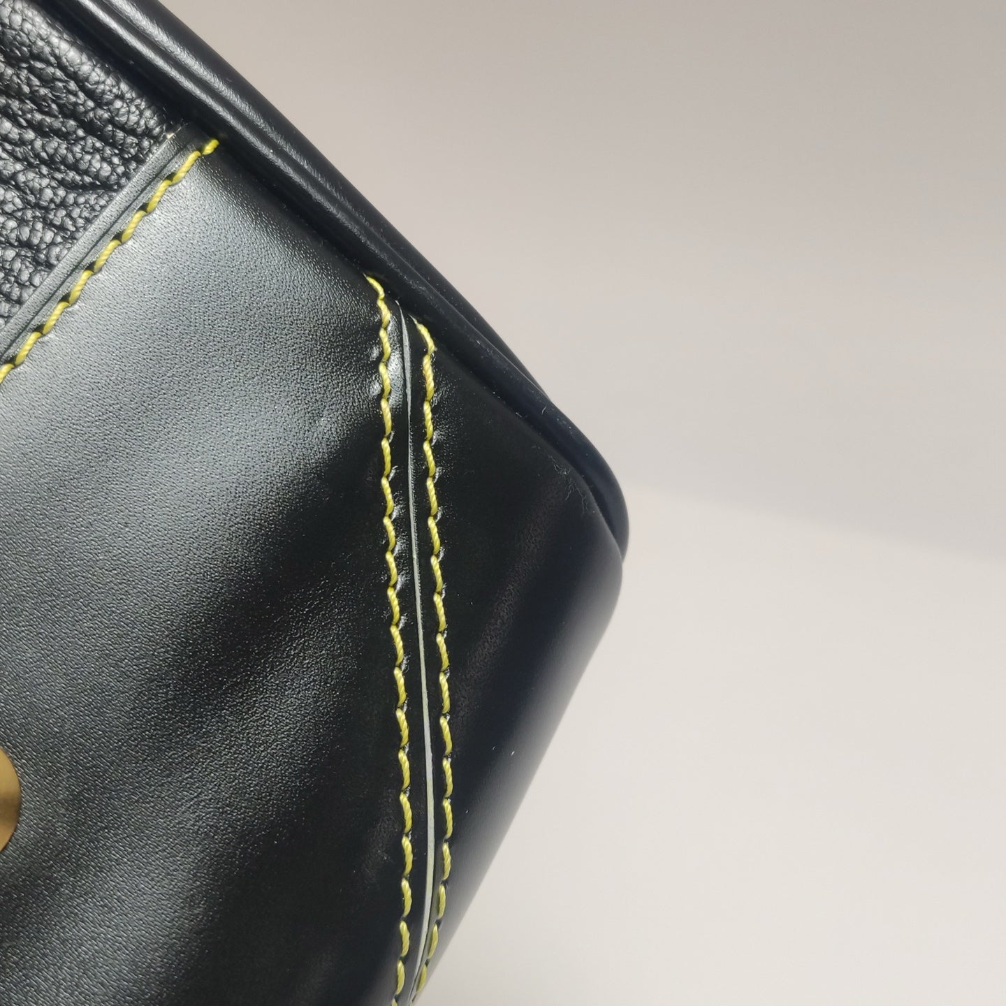 Louis Vuitton - Other - Leather - Black - (Medium)