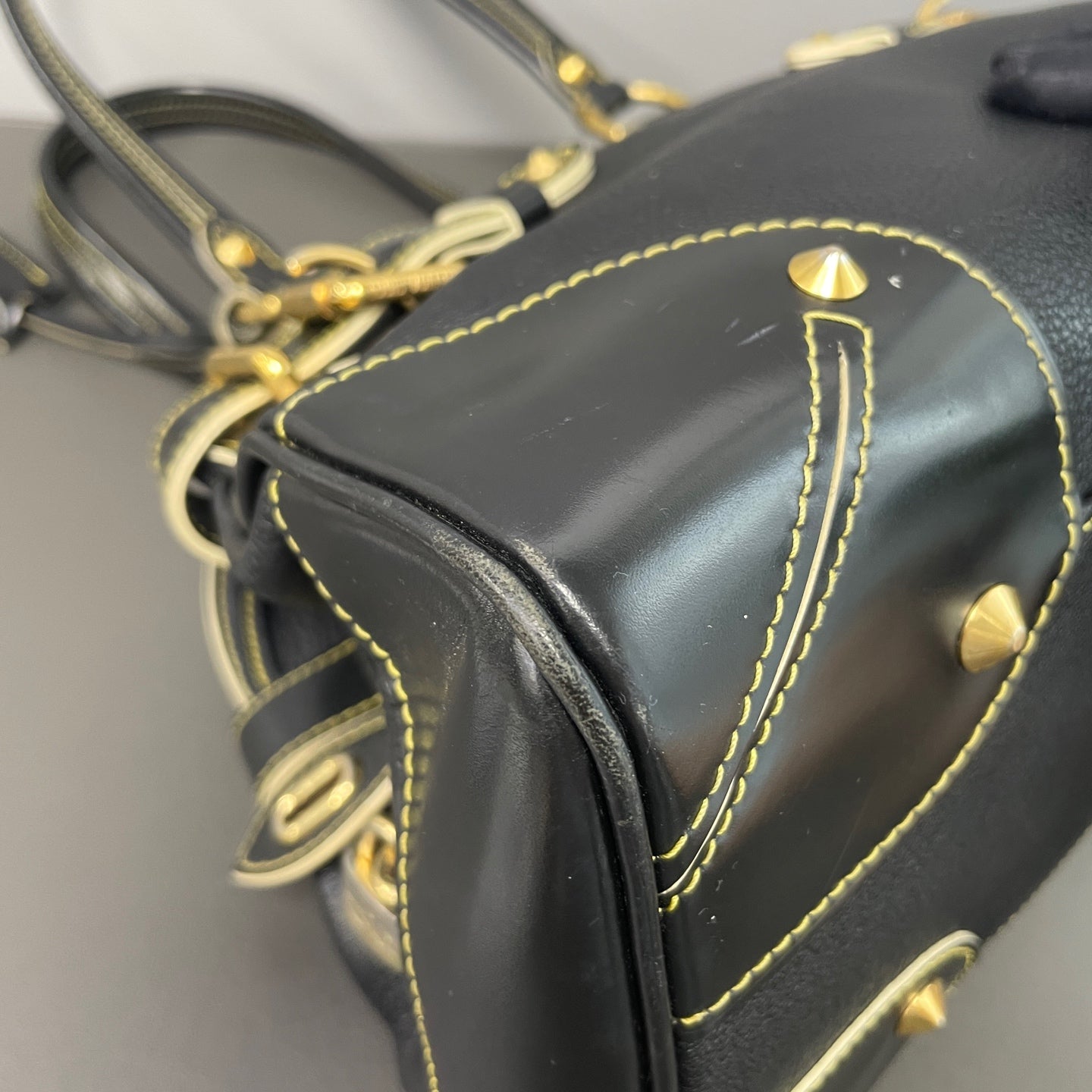 Louis Vuitton - Other - Leather - Black - (medium)