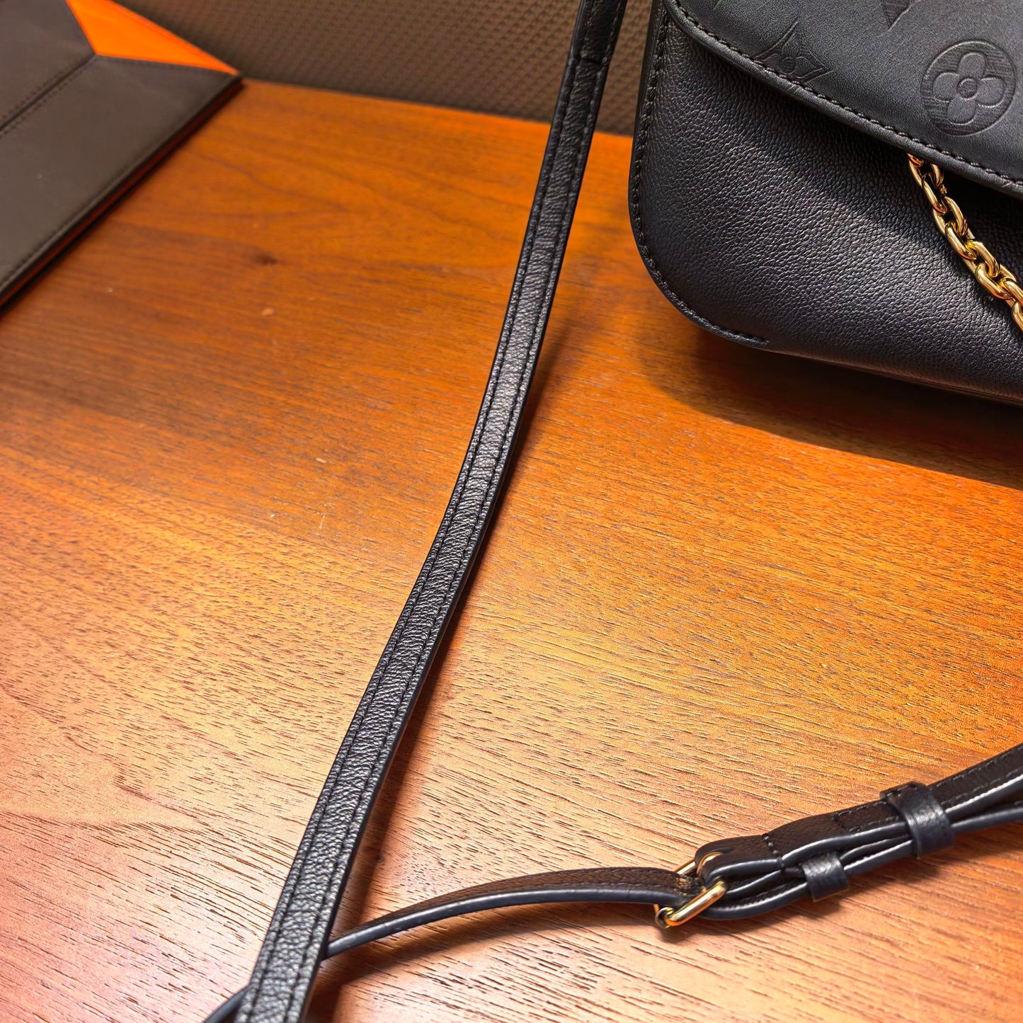 Louis Vuitton - Other - Leather - Black - (medium)