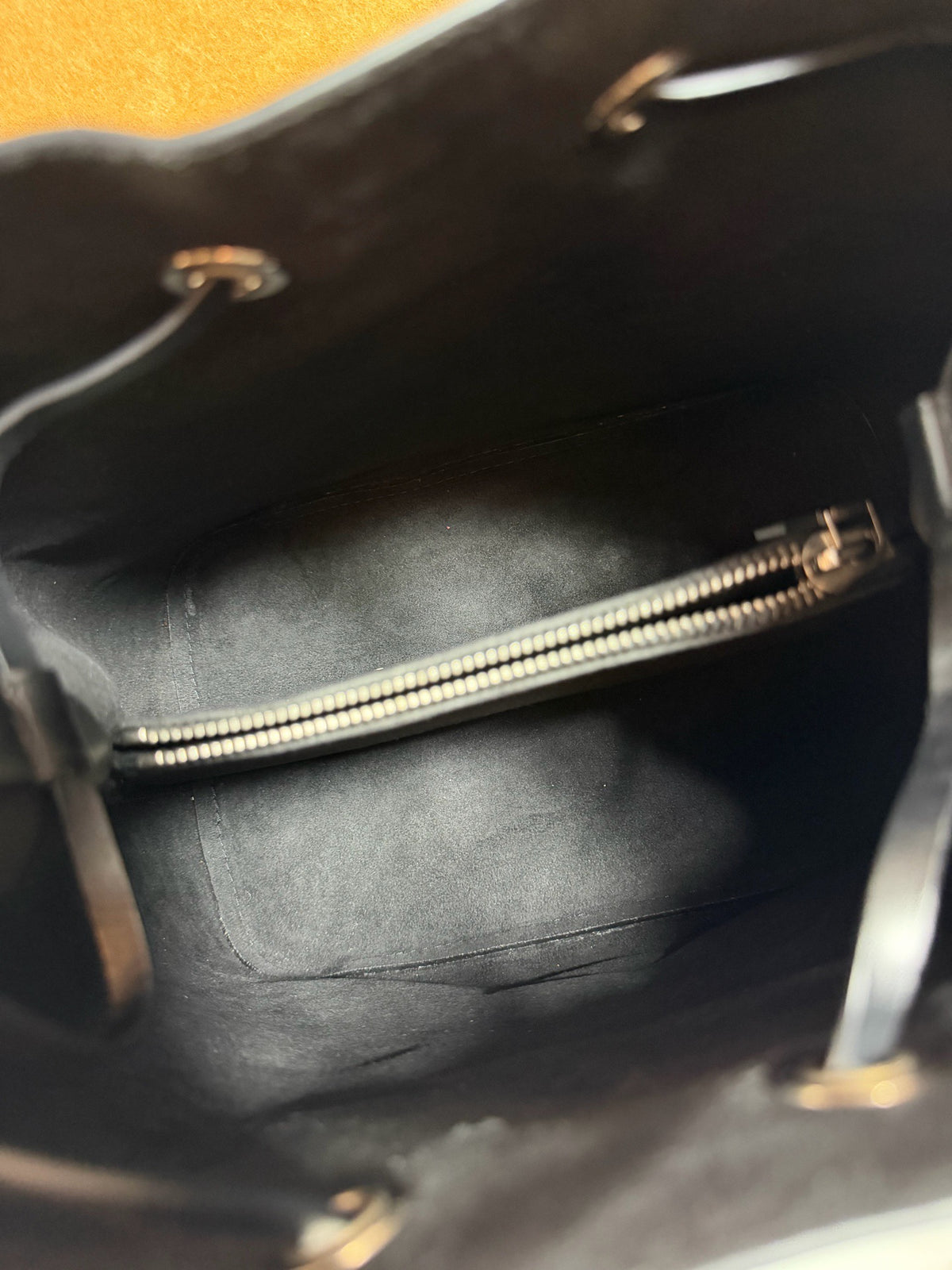 Louis Vuitton - Other - Leather - Black - (Medium)