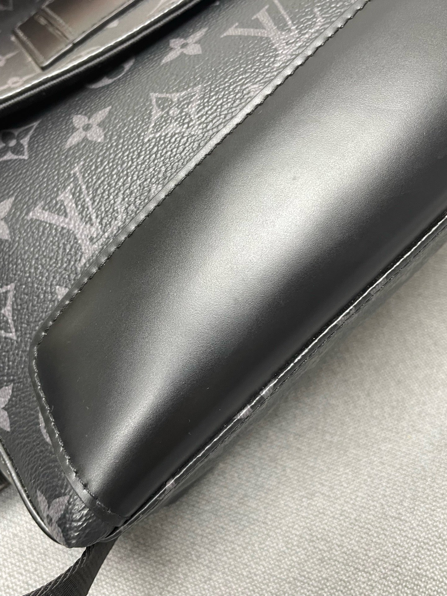 Louis Vuitton - Other - Leather - Black - (medium)