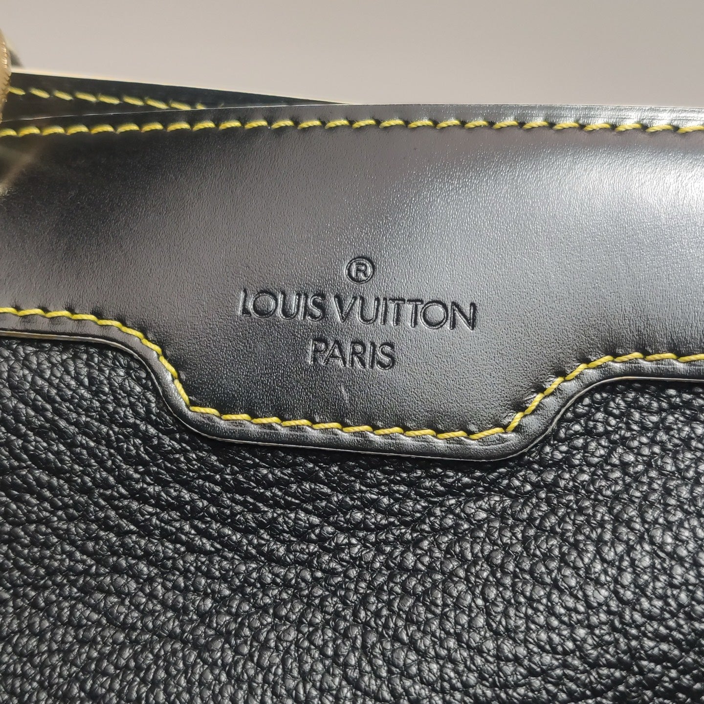 Louis Vuitton - Other - Leather - Black - (medium)