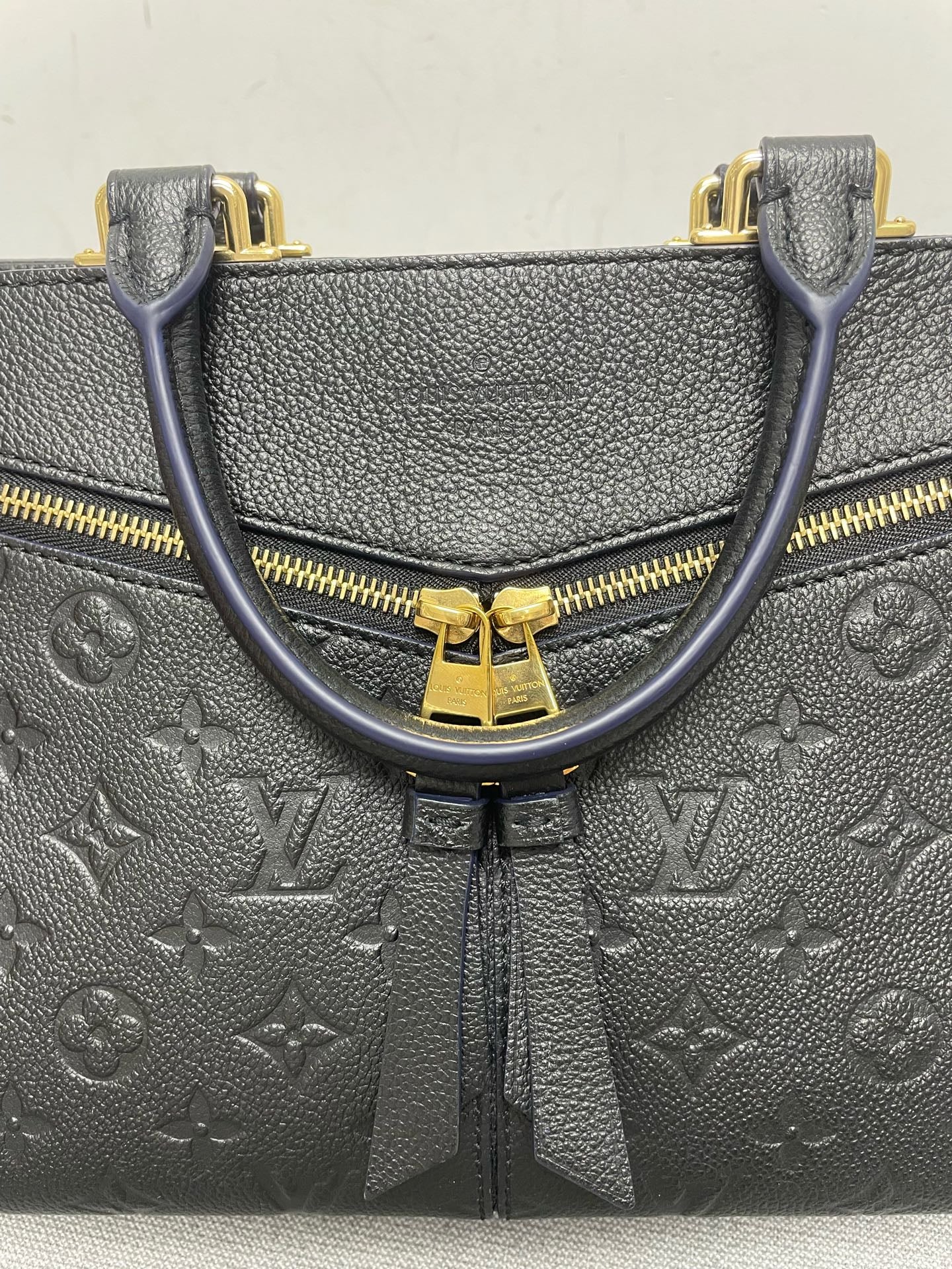 Louis Vuitton - Other - Leather - Black - (medium)