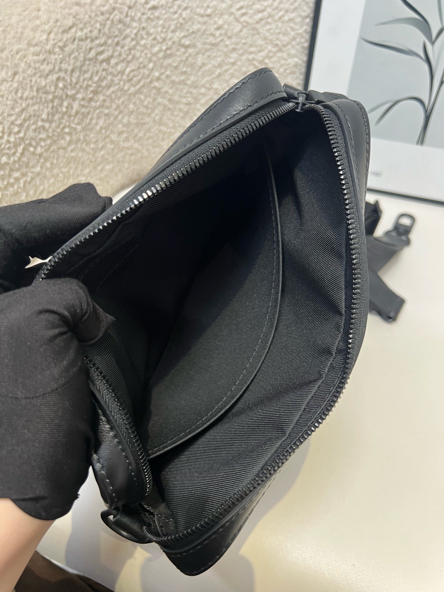 Louis Vuitton - Other - Leather - Black - (medium)