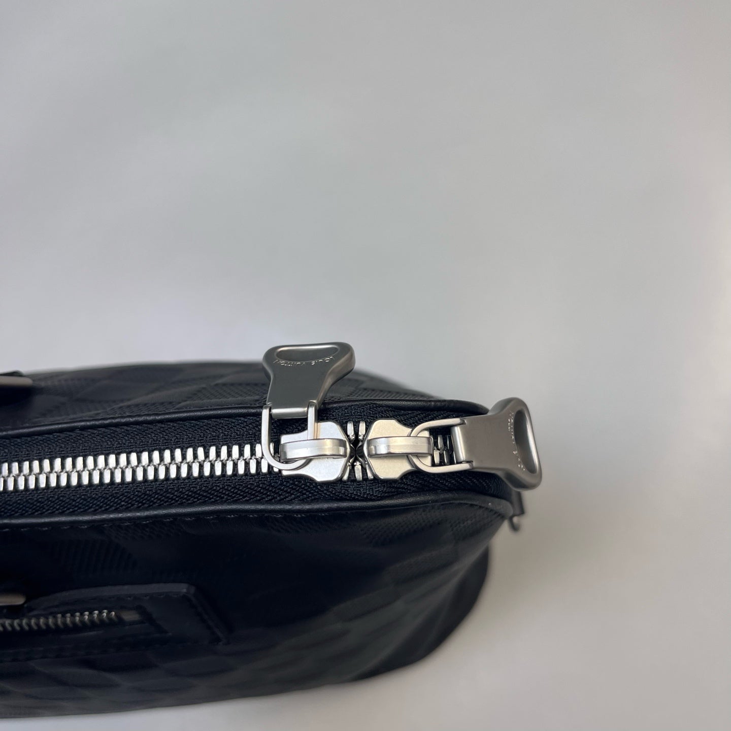 Louis Vuitton - Other - Leather - Black - (Medium)